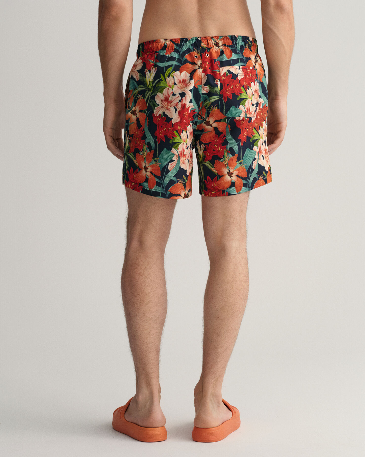 Classic Fit Badeshorts mit floralem Print