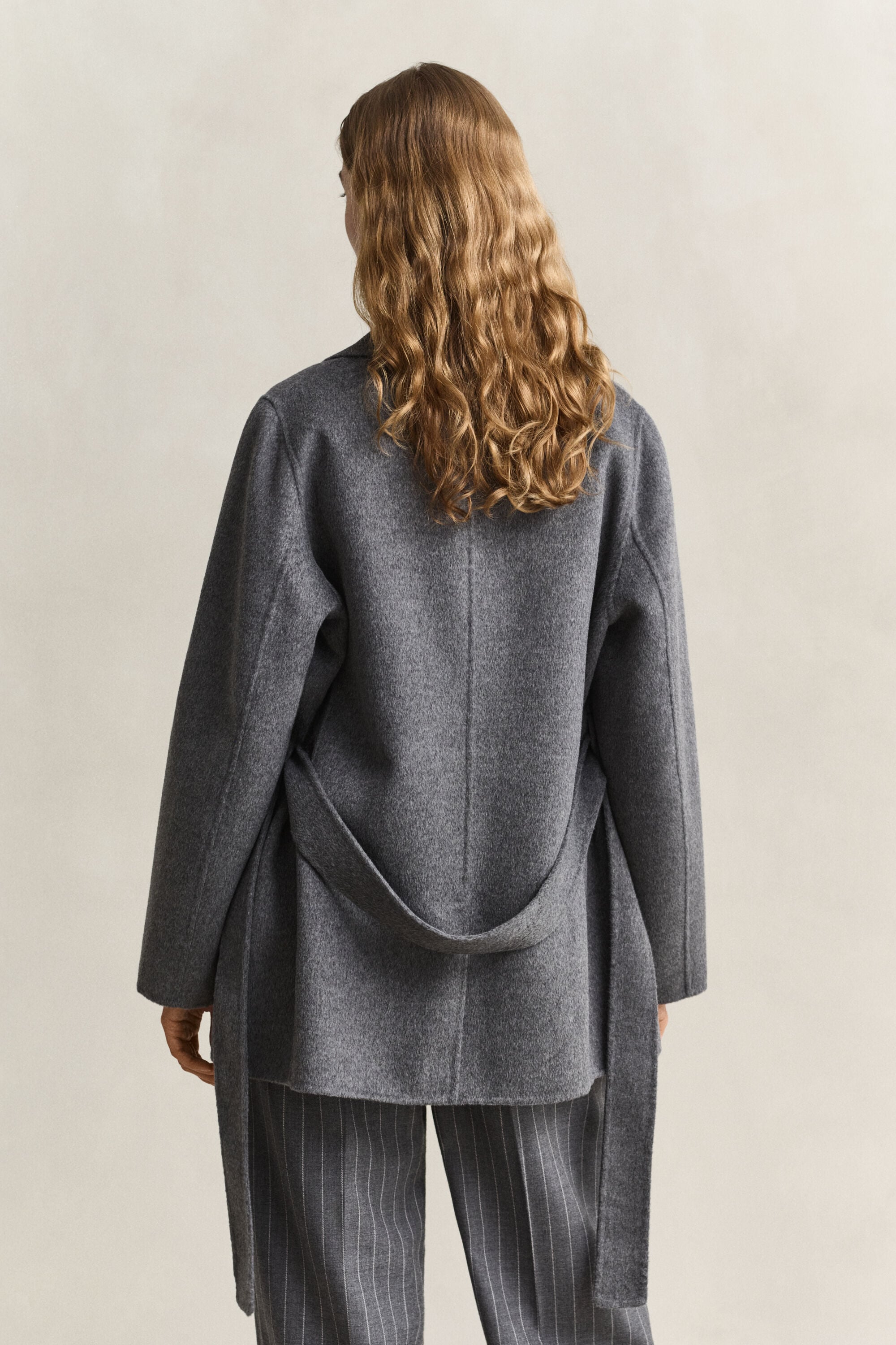 Handgenähte Jacke mit Gürtel