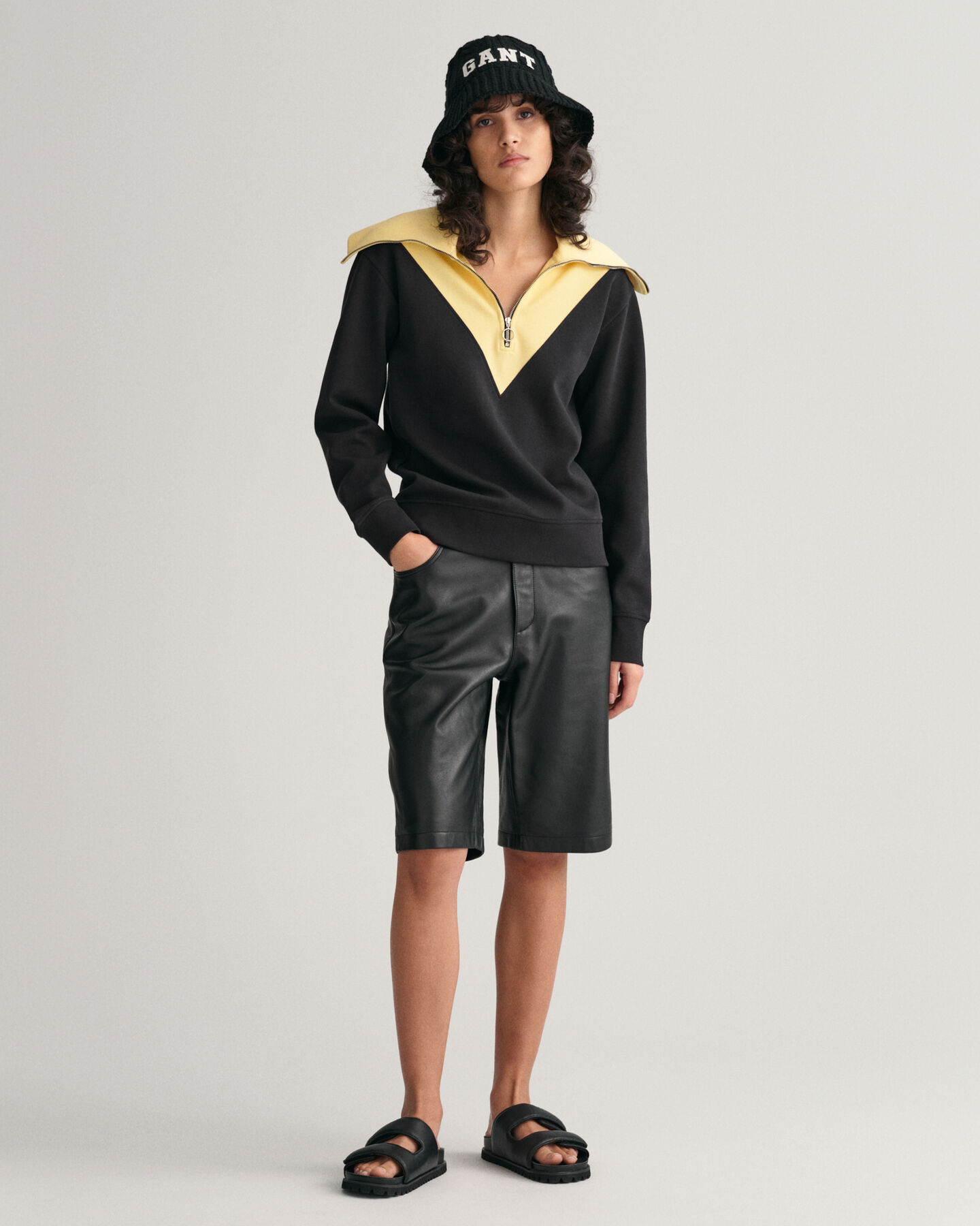 Sweatshirt mit halblangem Rei&szlig;verschluss im Blockfarbendesign