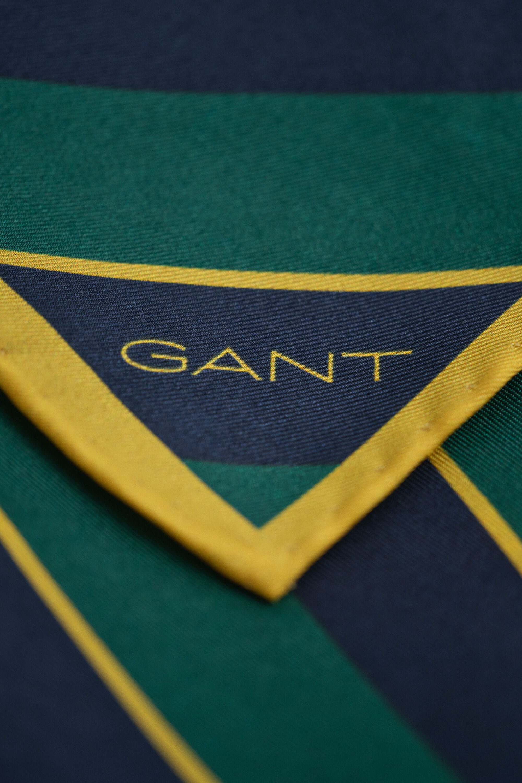 Gestreiftes Einstecktuch