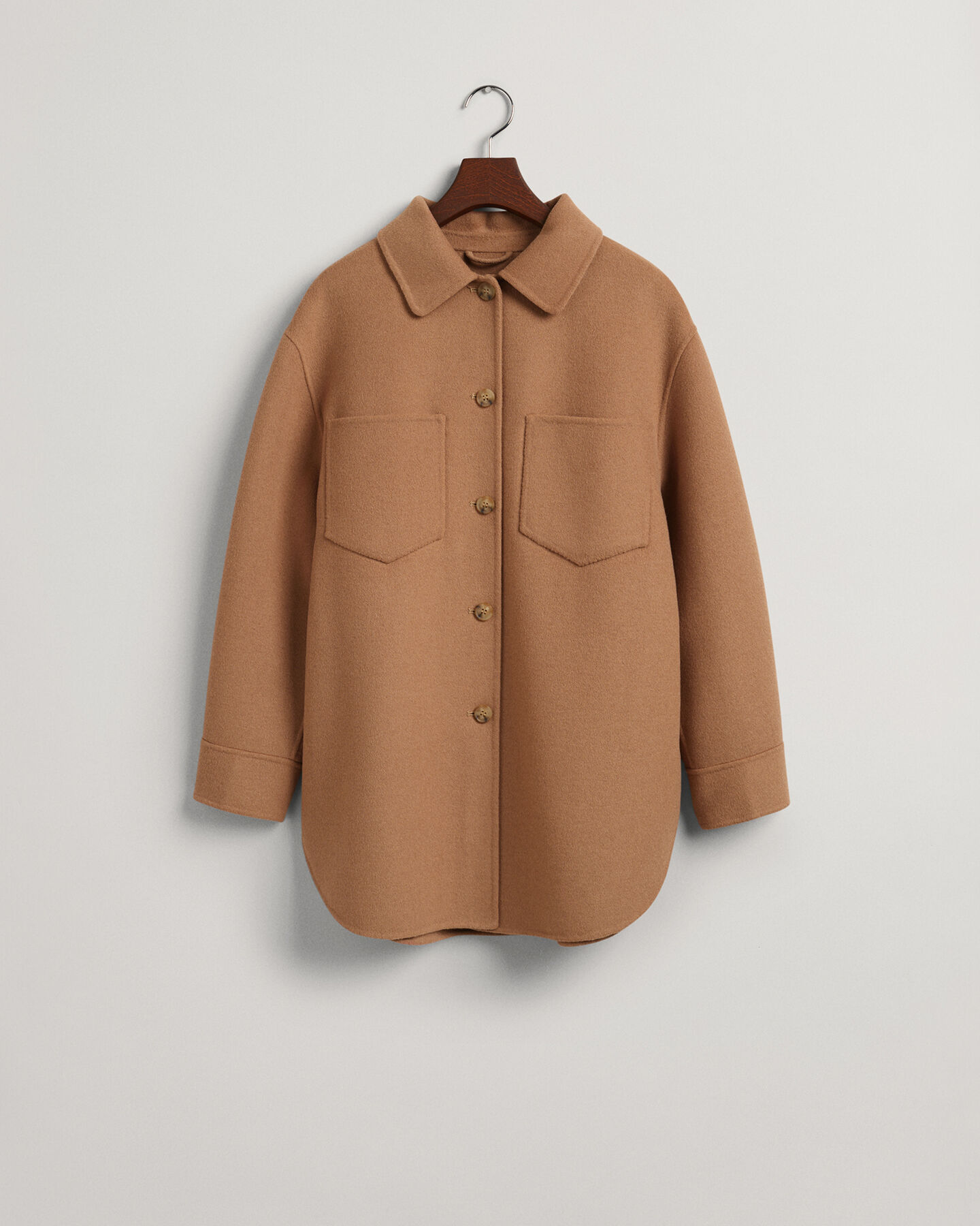 Handbestickte Hemdjacke