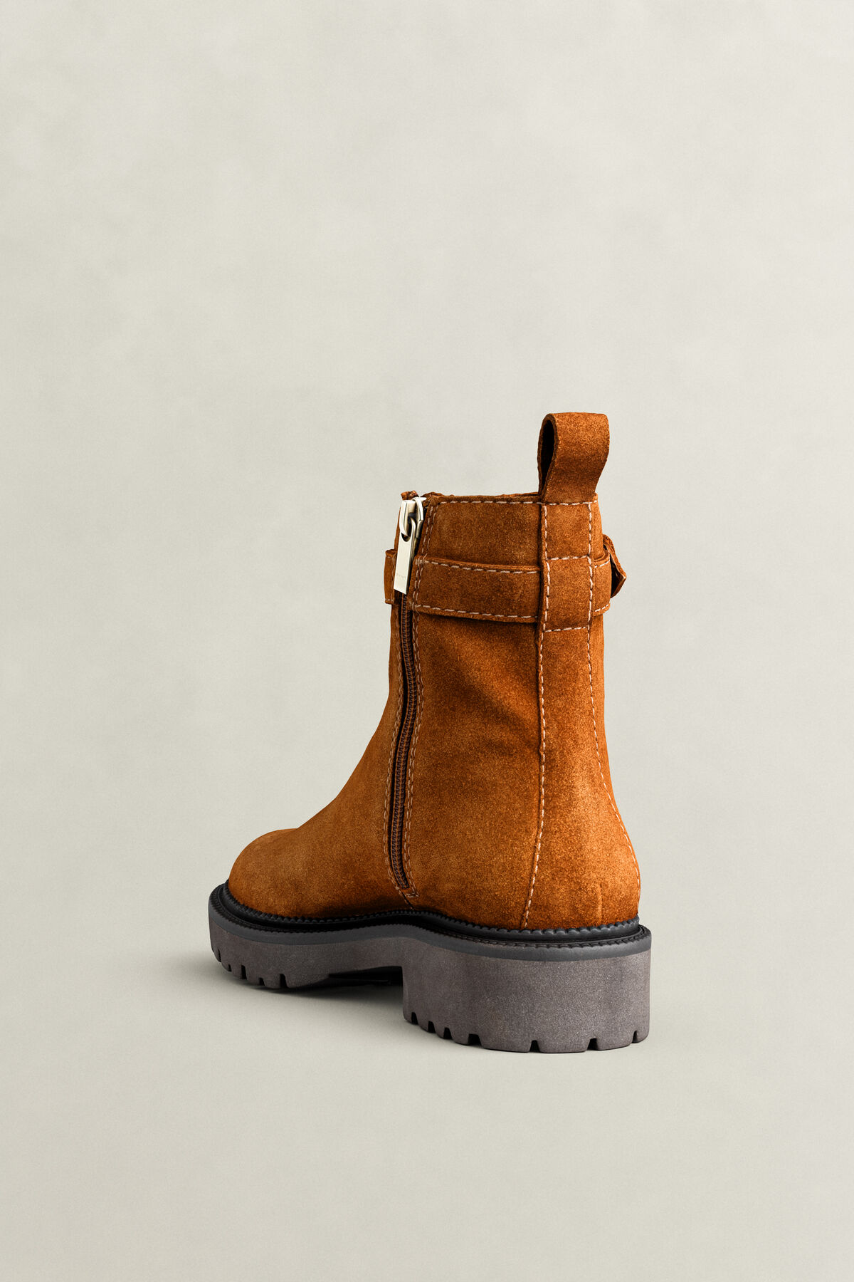 Kelliin Stiefel aus Veloursleder — COGNAC BROWN
