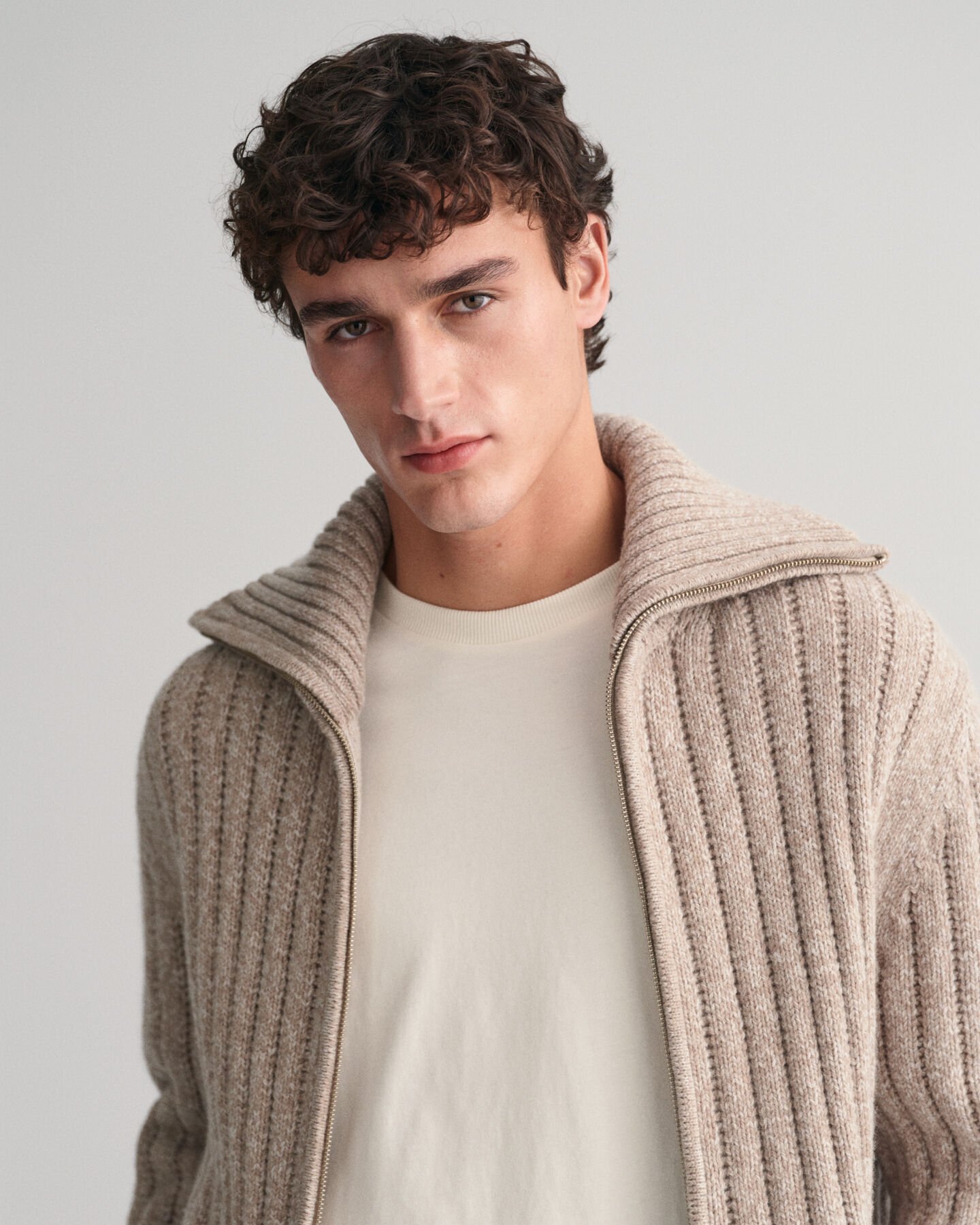 Strickjacke aus Wolle mit Reißverschluss