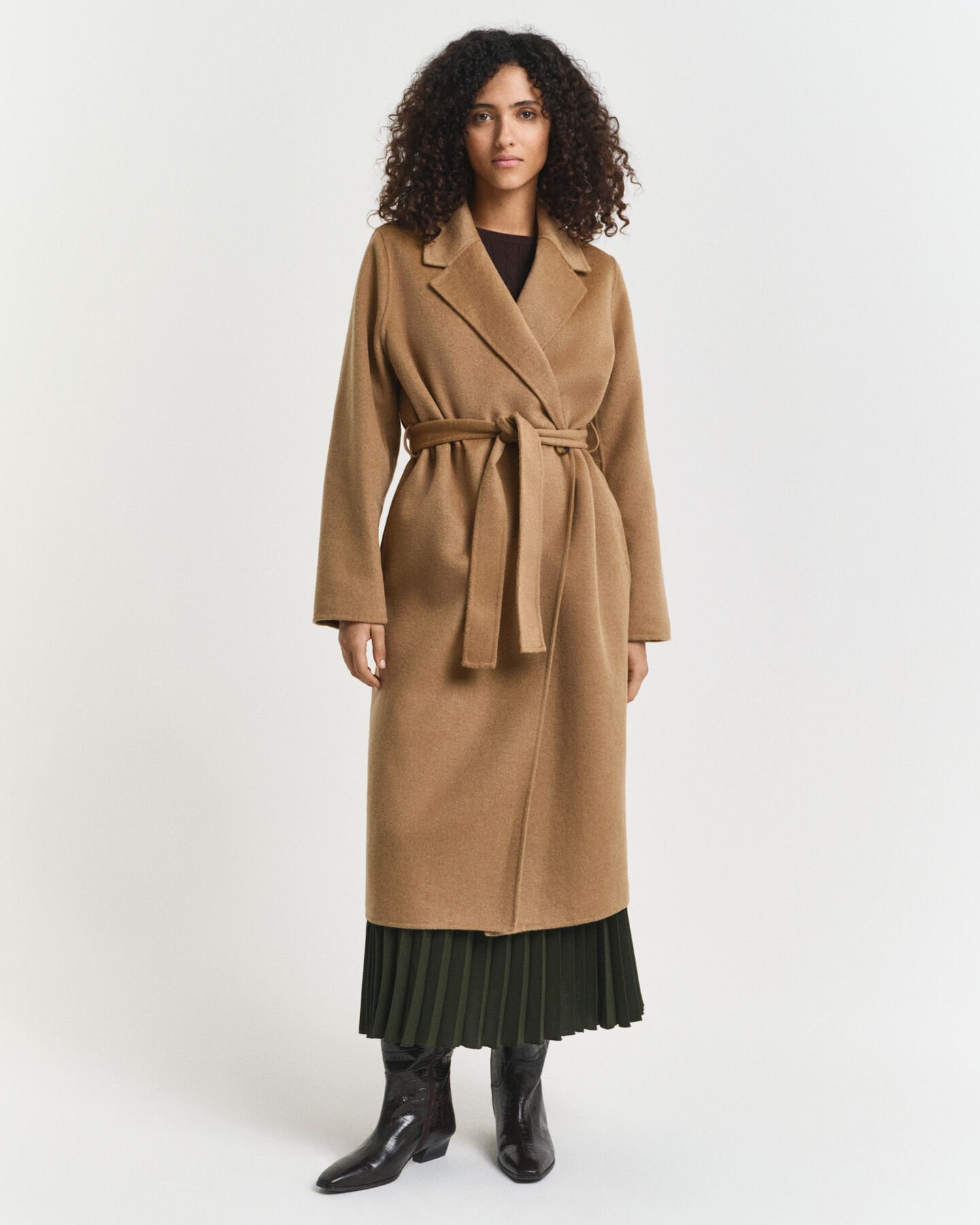 Handgenähter Mantel mit Gürtel