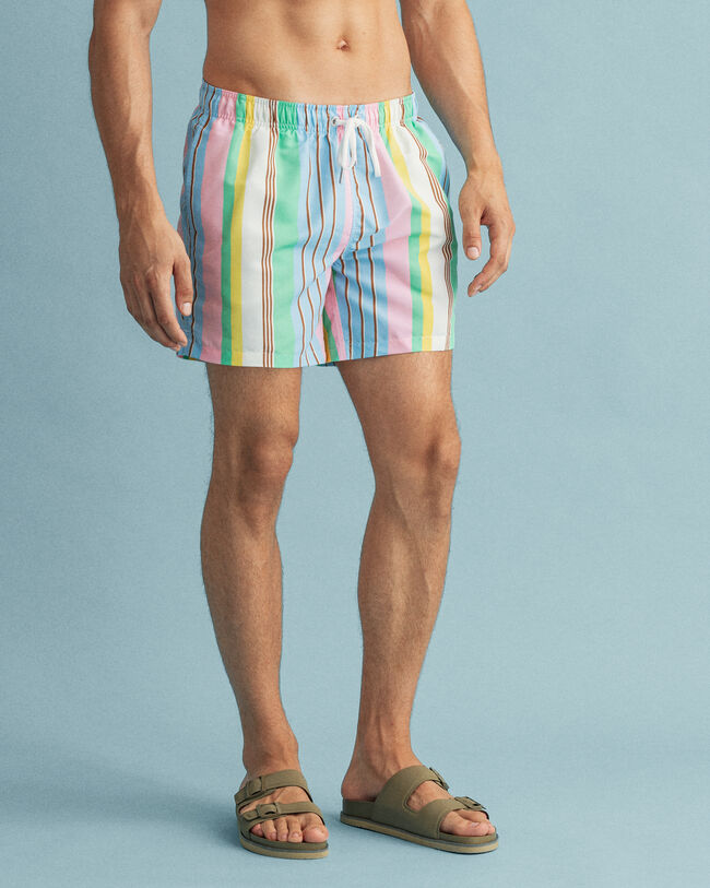 Classic Fit Badeshorts mit Streifen-Print