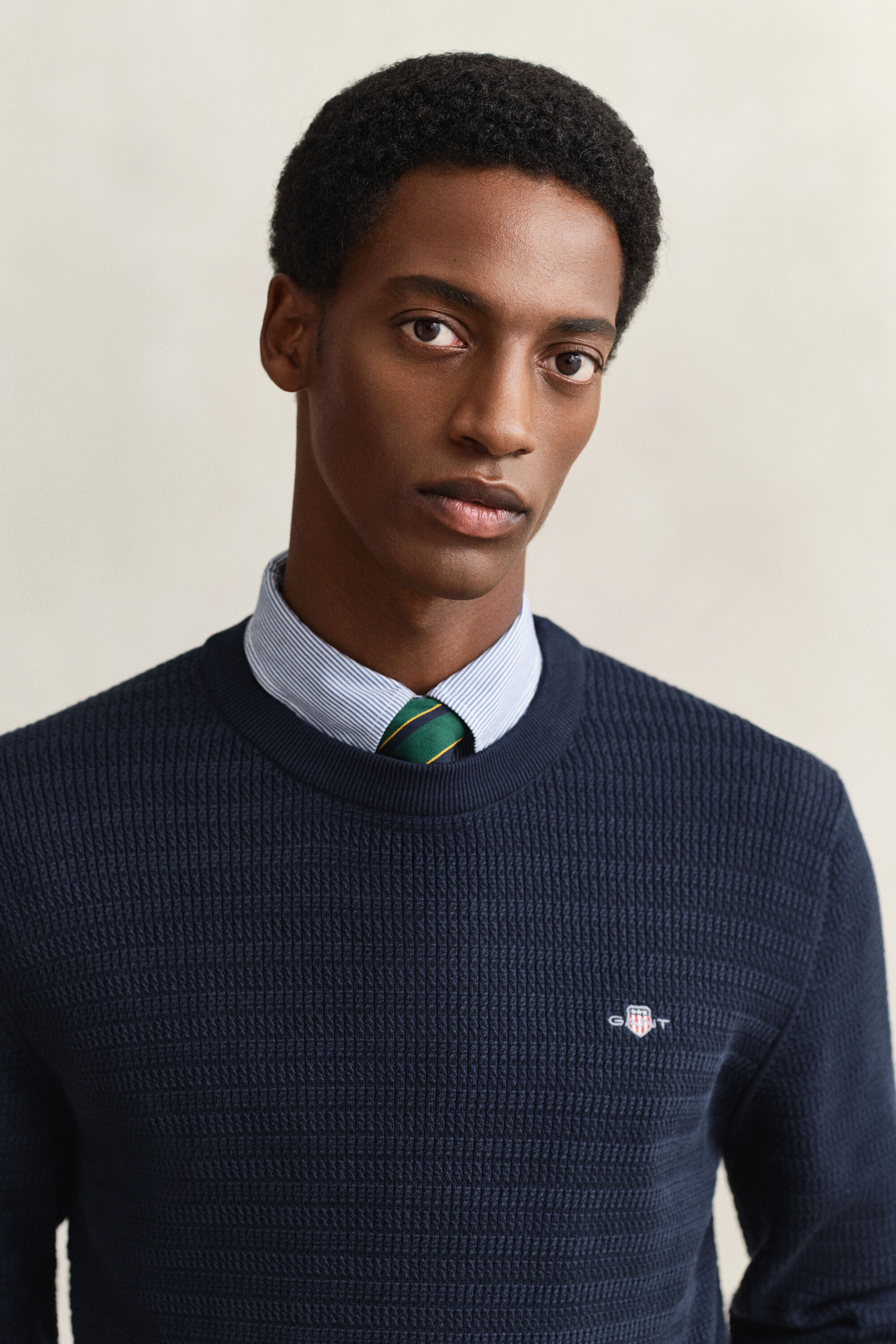 Rundhalspullover mit Mini-Zopfmuster