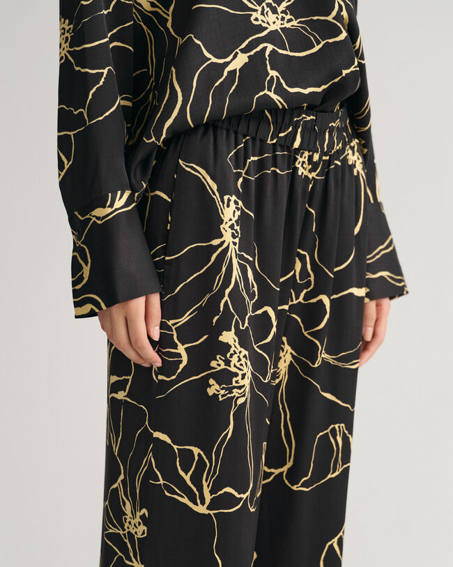 Line Drawing Pull-On Hose