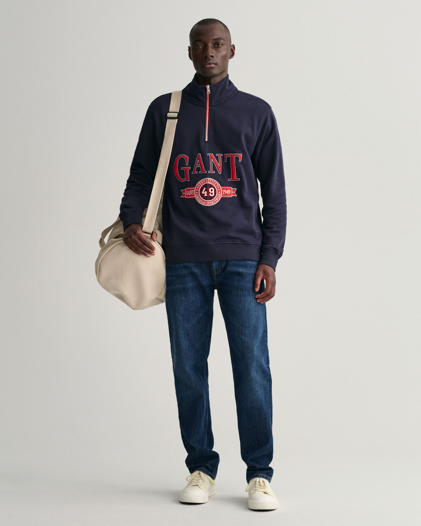 Retro Crest Sweatshirt mit Reißverschlusskragen