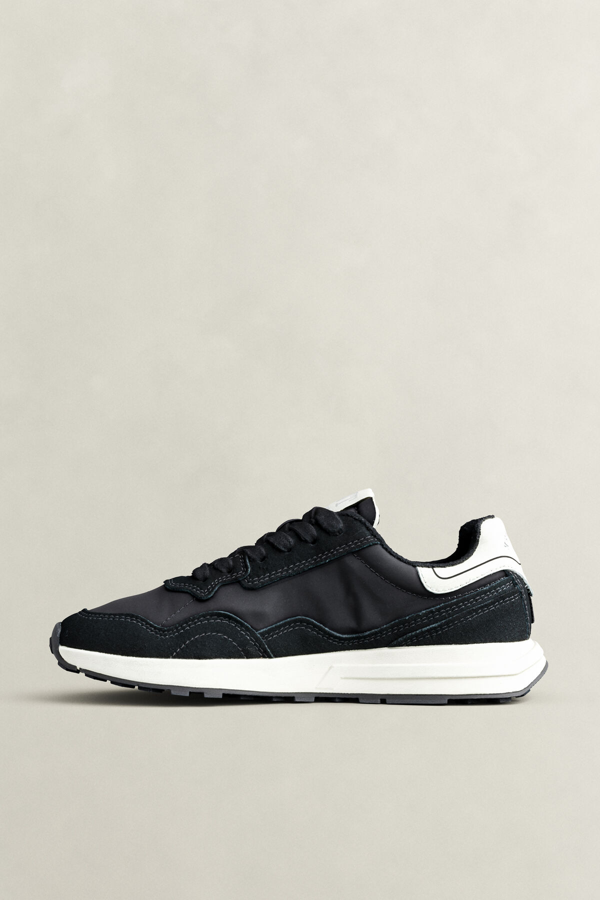 Youtron Sneaker aus Veloursleder — BLACK
