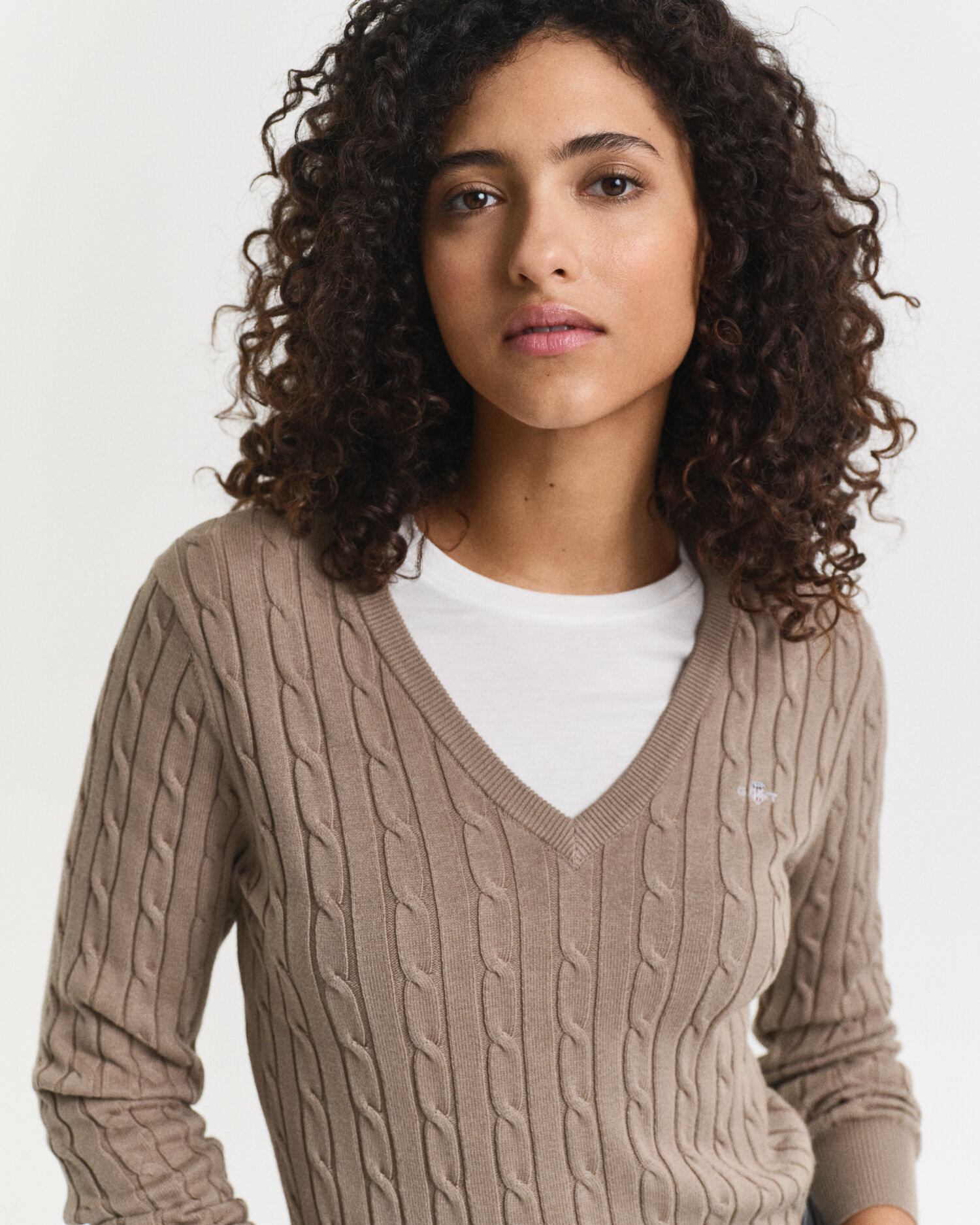 V-Neck Pullover mit Zopfmuster
