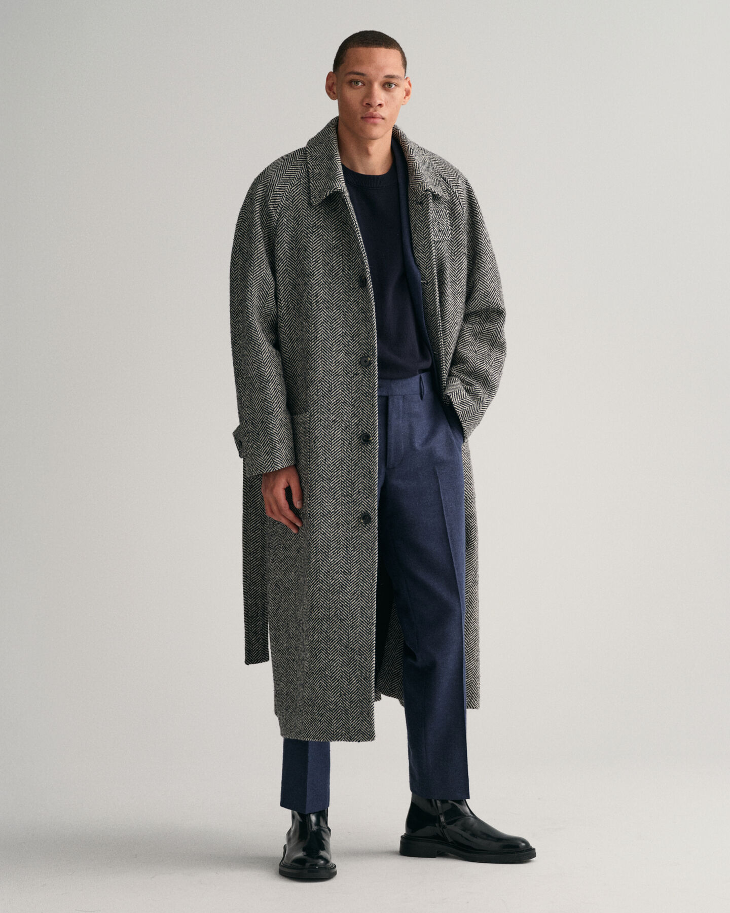 Schmal zulaufende Hose mit Fischgr&auml;tmuster