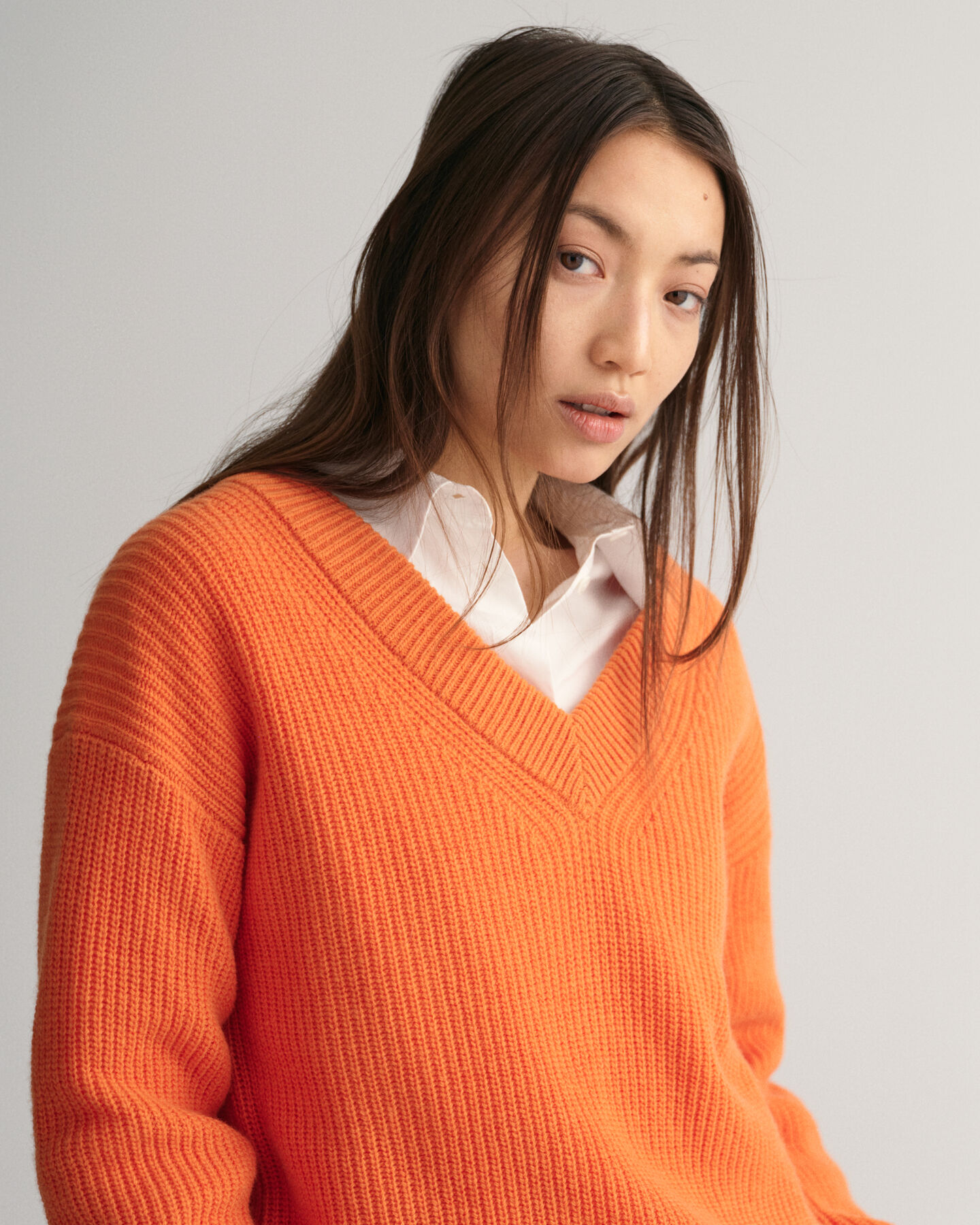 Gerippter V-Neck Wollpullover