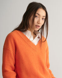 Gerippter V-Neck Wollpullover
