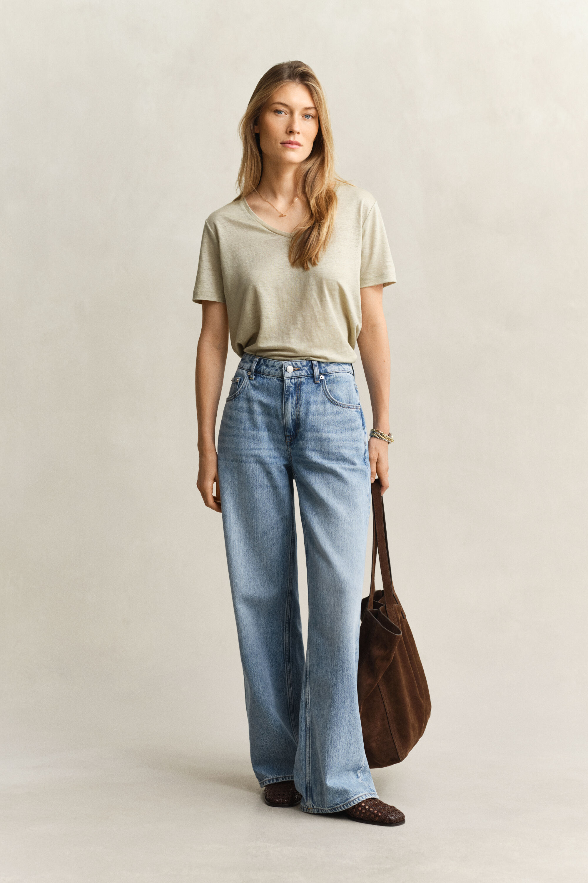 Leinen T-Shirt mit V-Ausschnitt