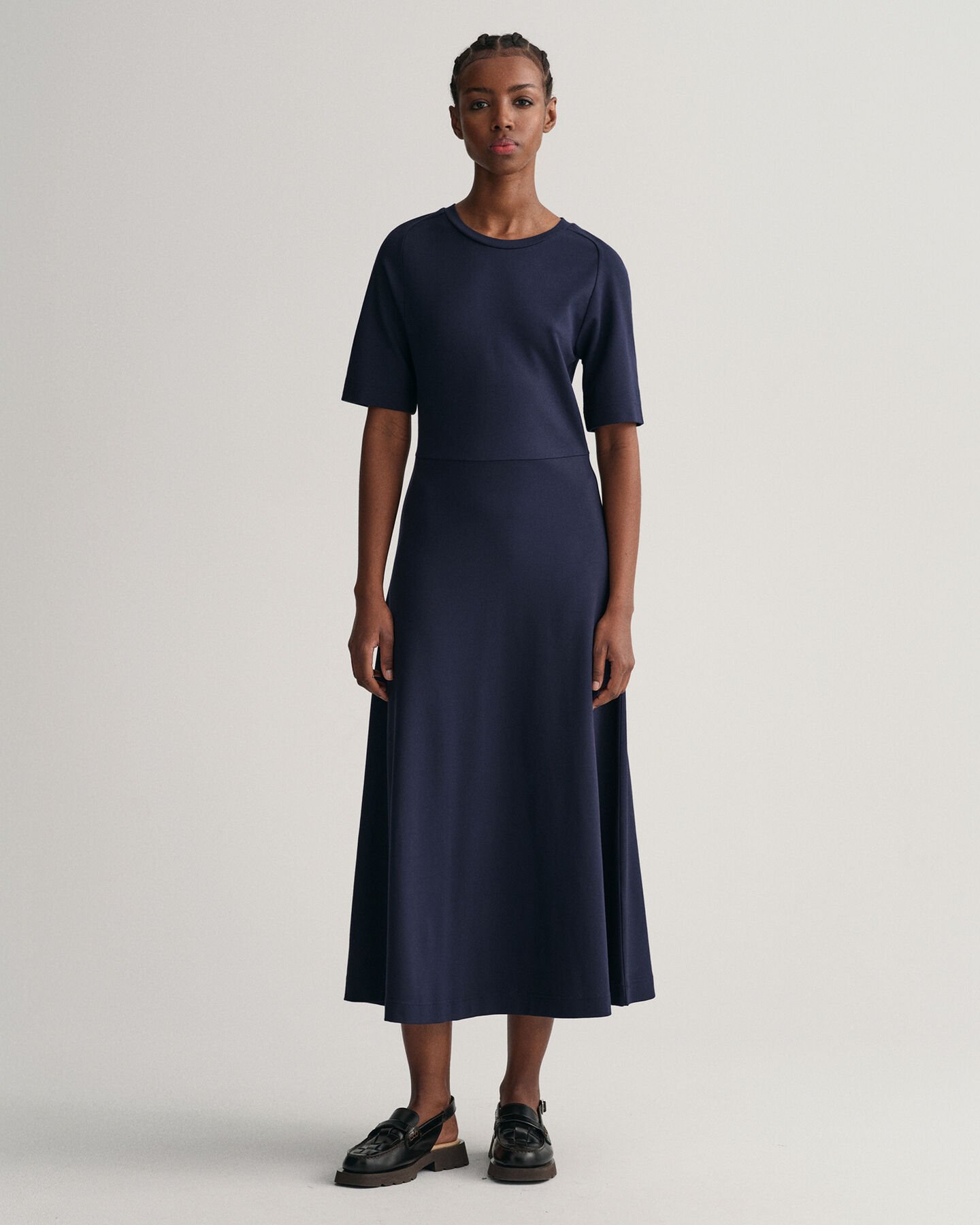 Ausgestelltes Kurzarm Rundhalskleid