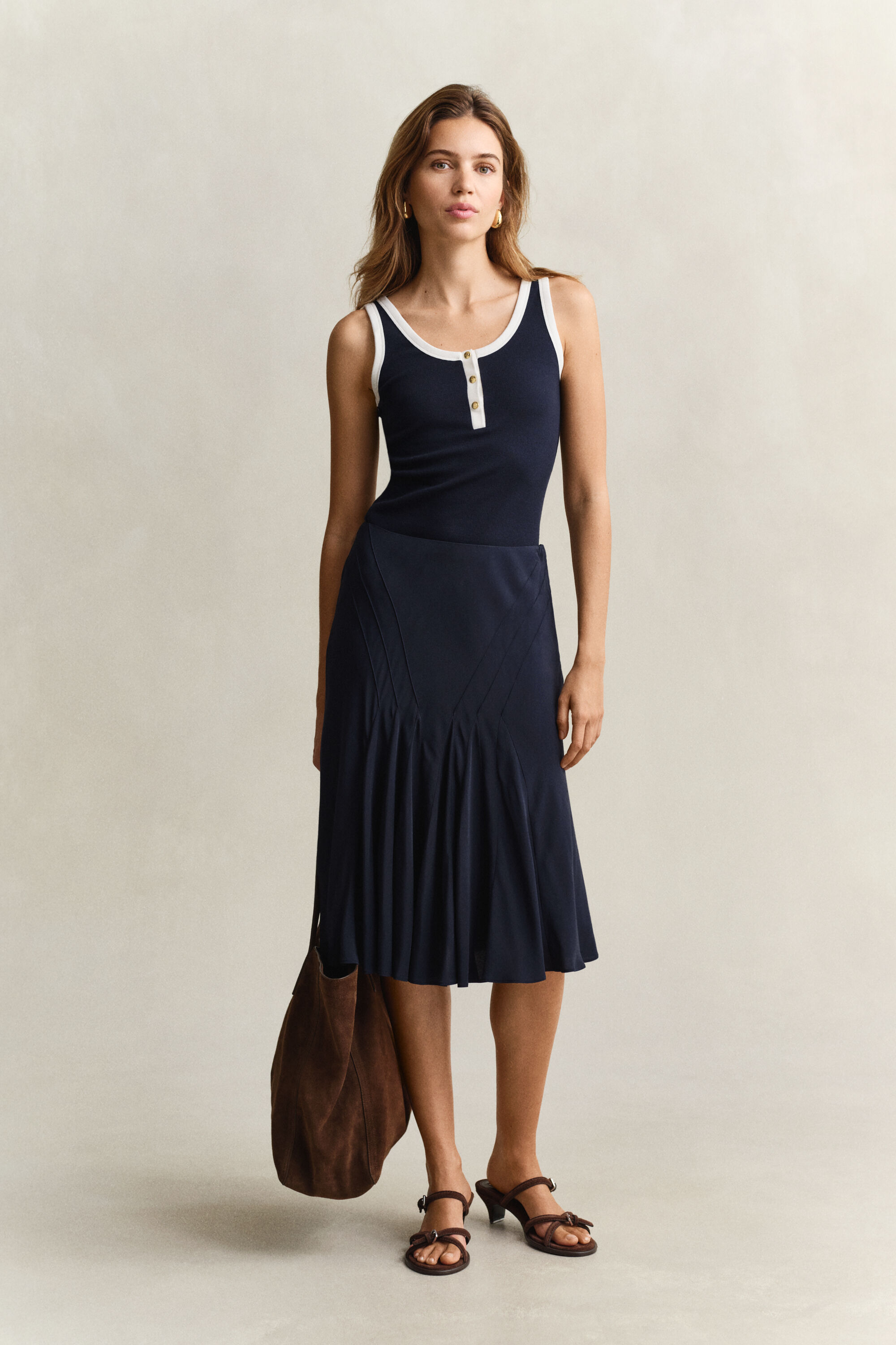 Ausgestellter schräg geschnittener Rock