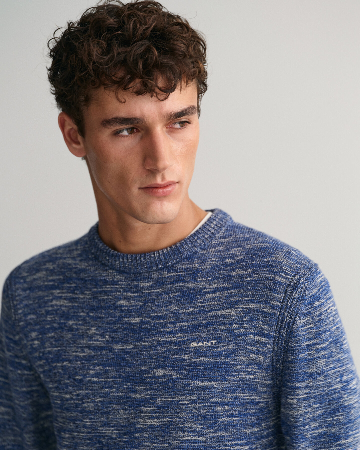 Rundhalspullover aus gedrehtem Garn