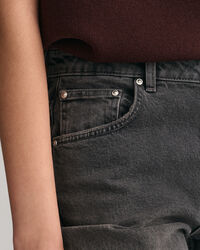 Verkürzte Jeans mit geradem Bein