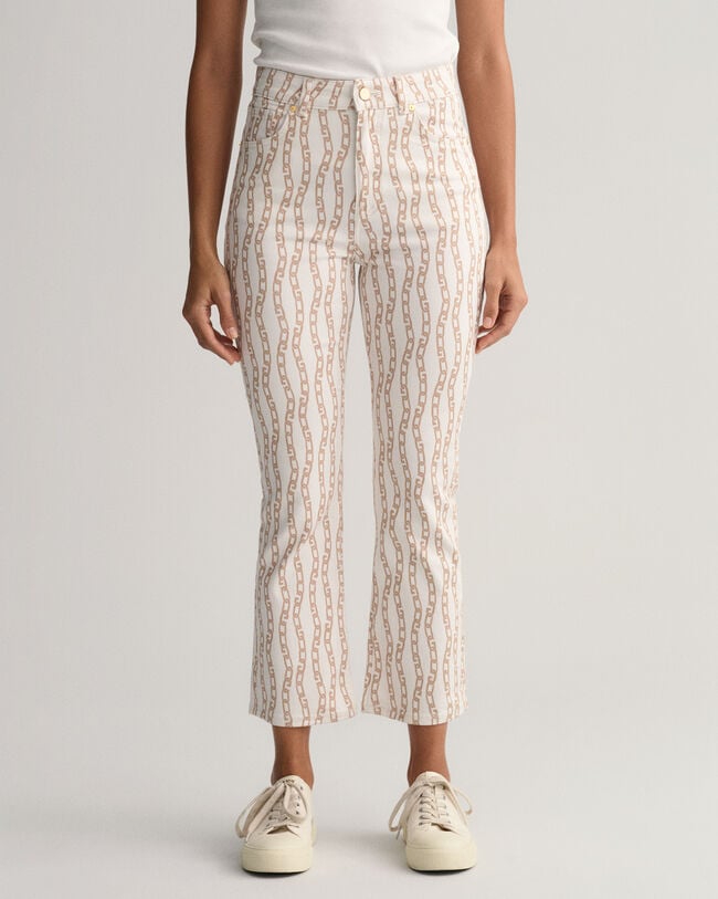 Verk&uuml;rzte Jeans mit Kettenprint