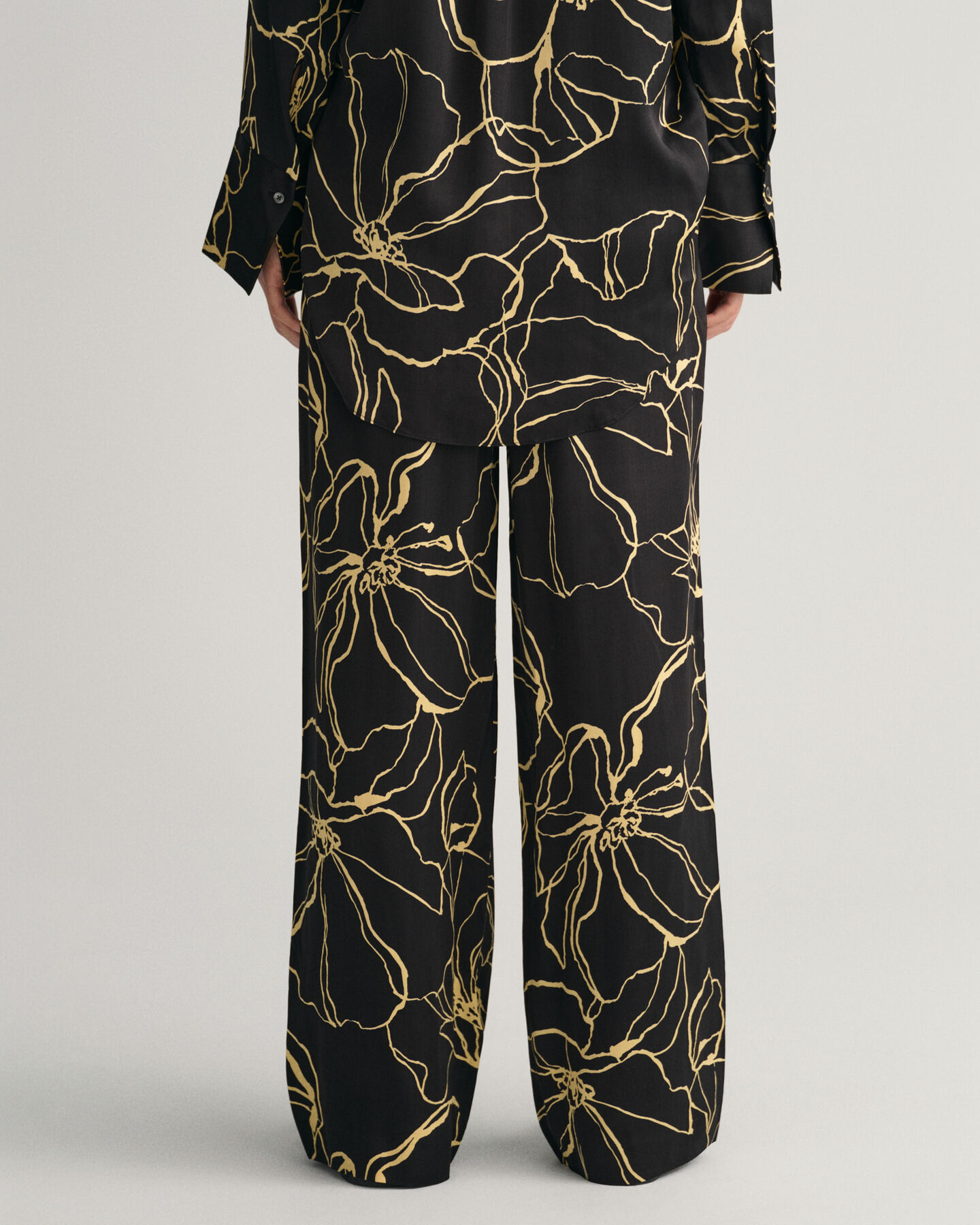 Line Drawing Pull-On Hose