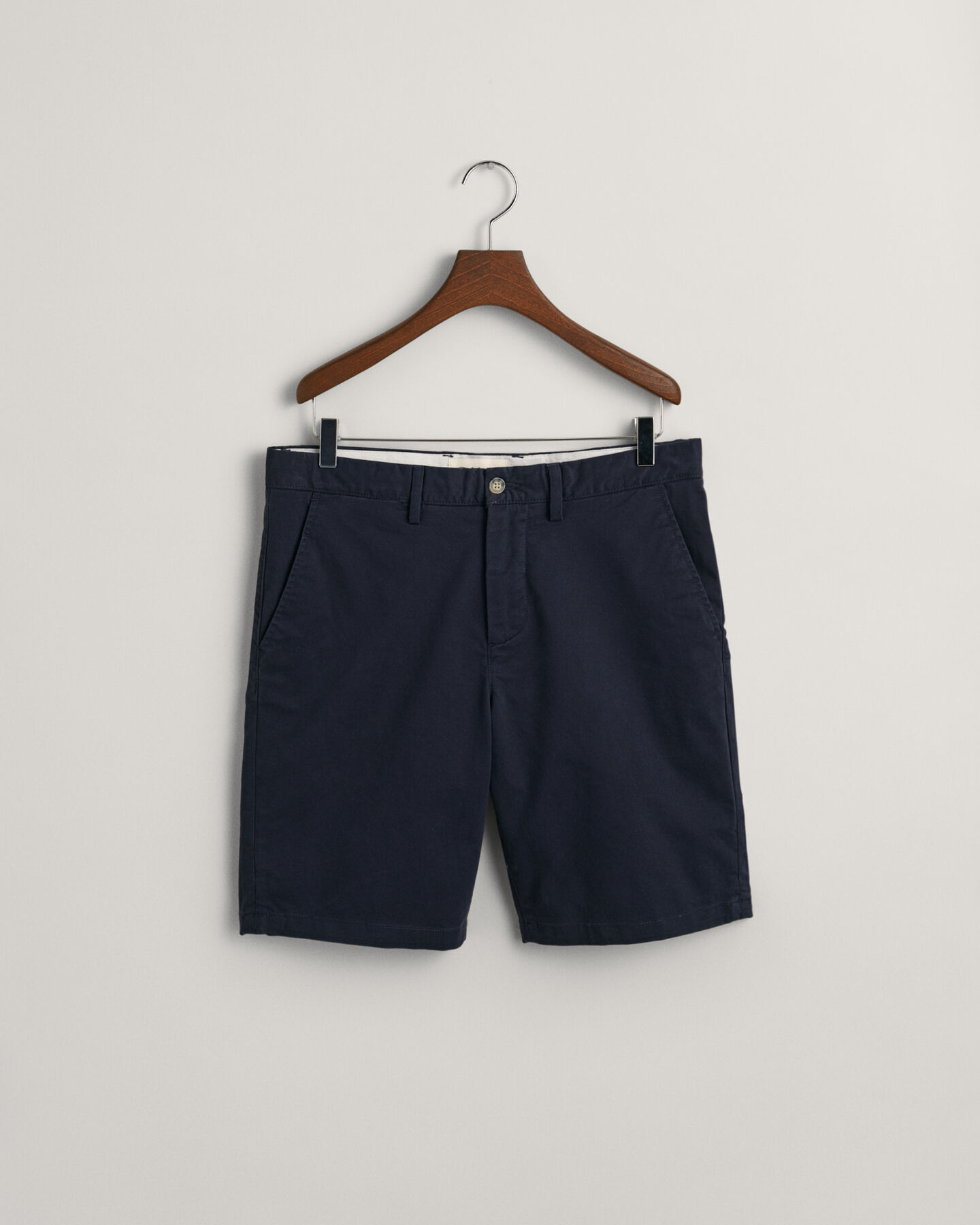 Seasonal Essential Regular Fit Archive Shield Chinoshorts