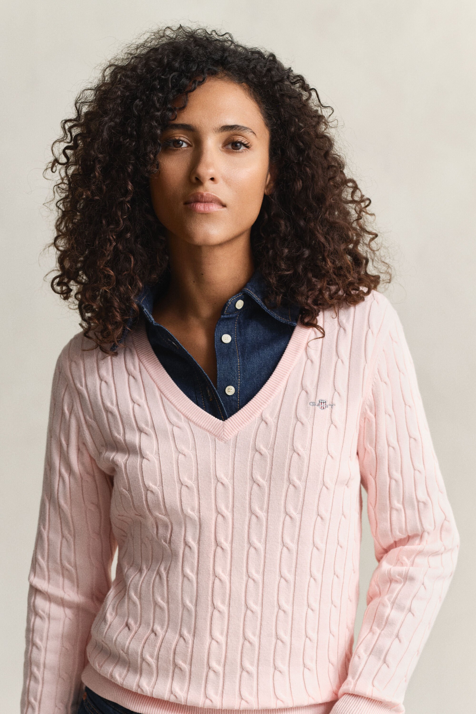 V-Neck Pullover mit Zopfmuster