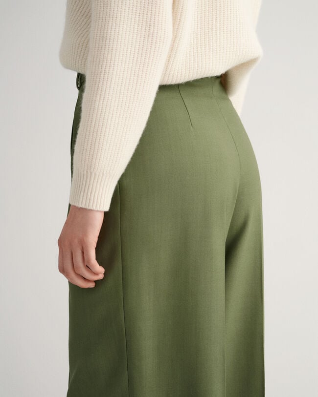 Hose mit Bundfalten und weitem Bein