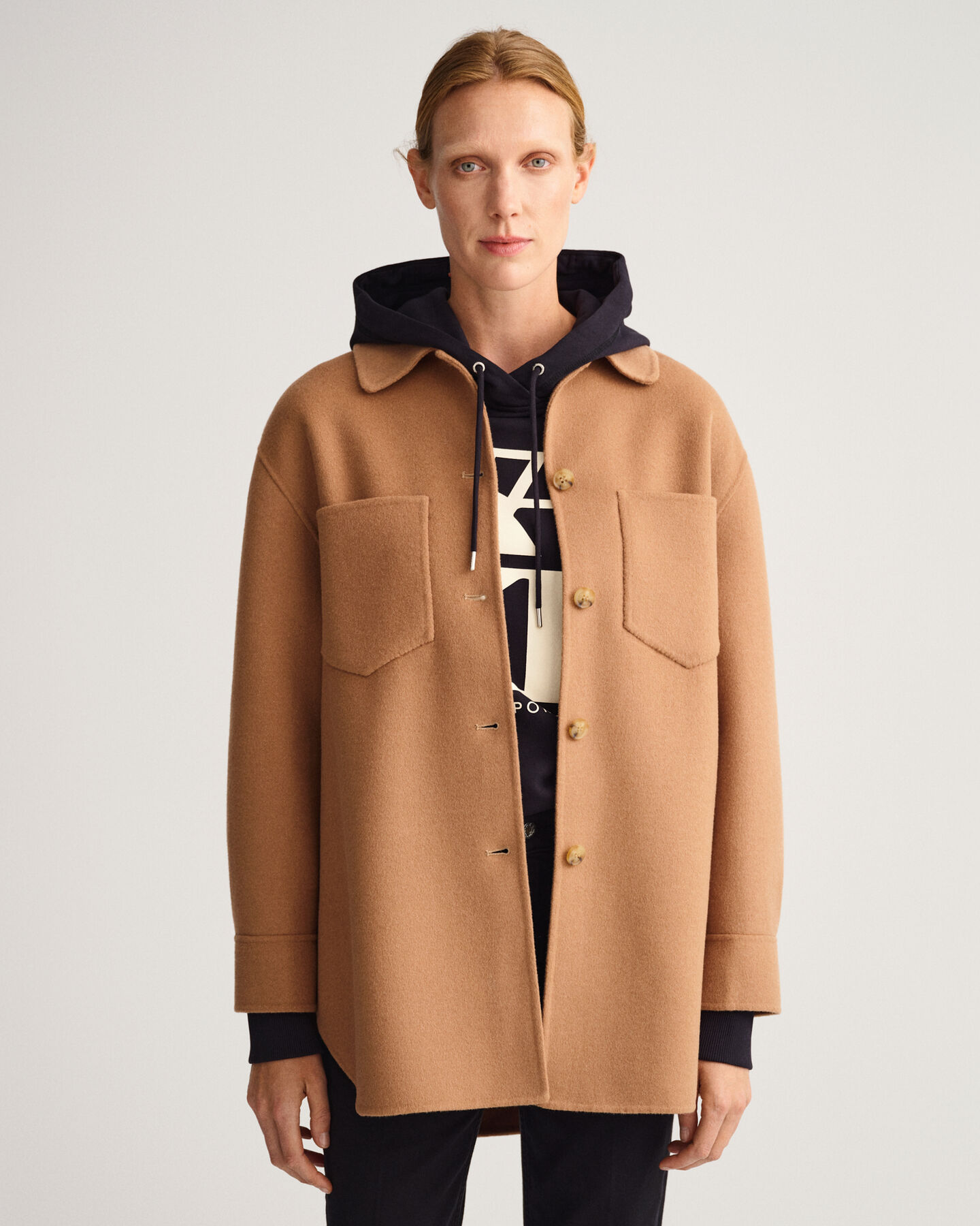 Handbestickte Hemdjacke