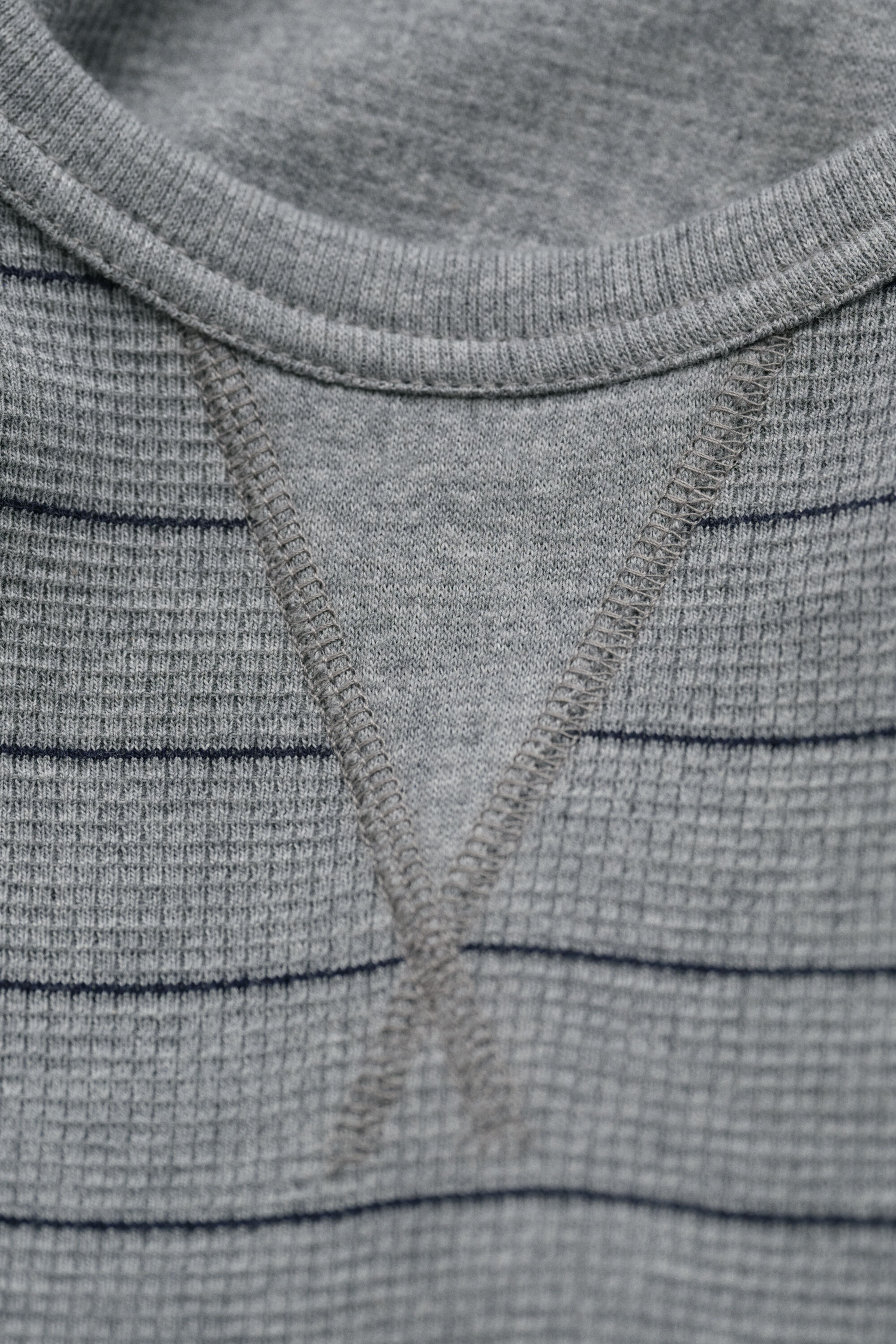Strukturiertes Sweatshirt mit Streifen