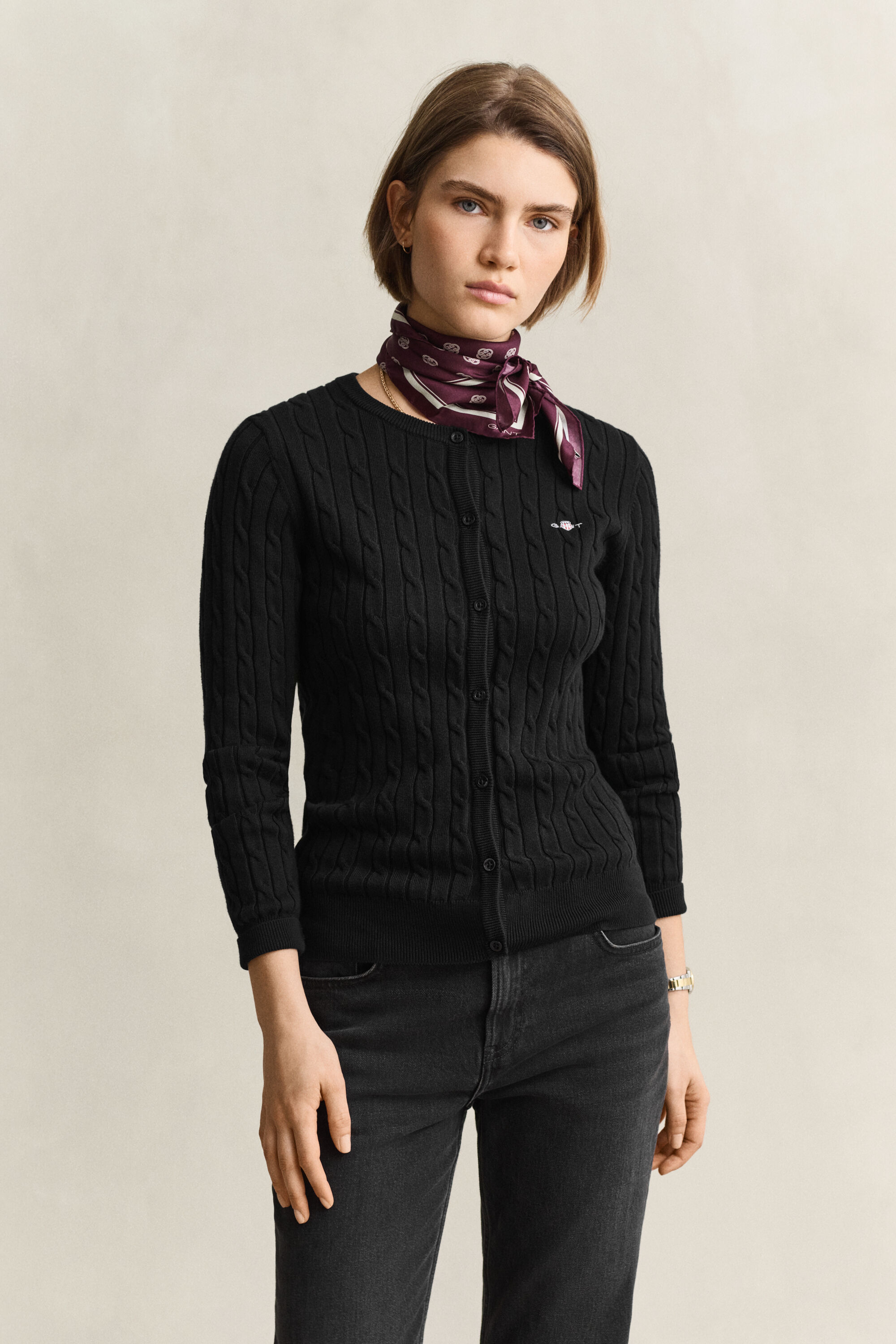 Strickjacke mit Zopfmuster