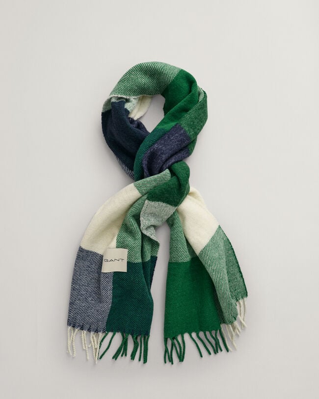 Webschal mit Karomuster