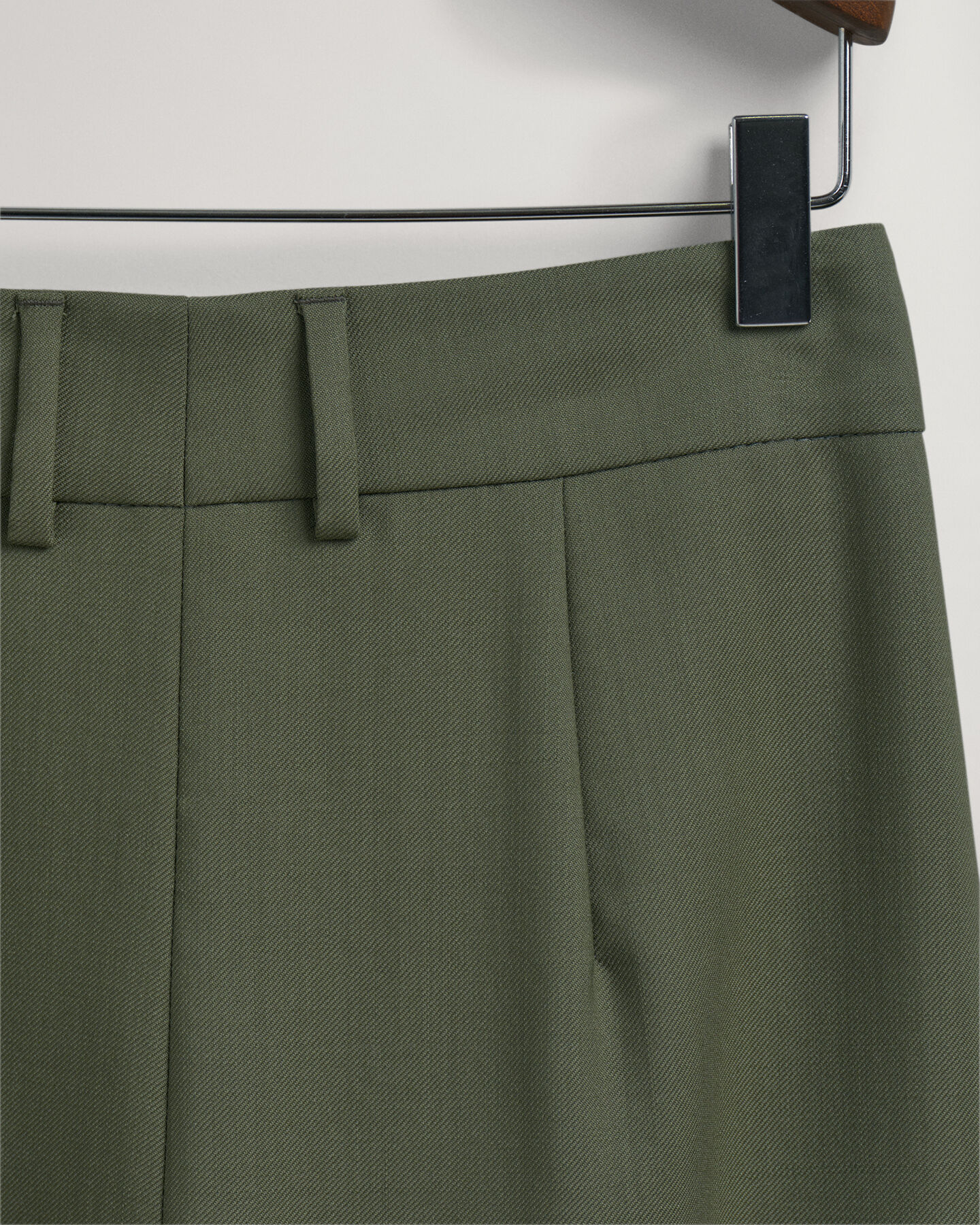 Hose mit Bundfalten und weitem Bein