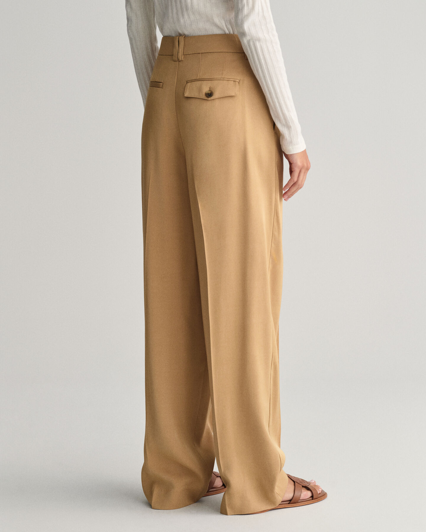 Loose Fit Chinohose mit niedriger Bundh&ouml;he und weitem Bein