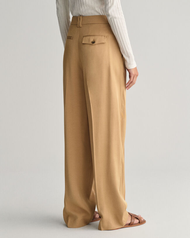 Loose Fit Chinohose mit niedriger Bundh&ouml;he und weitem Bein