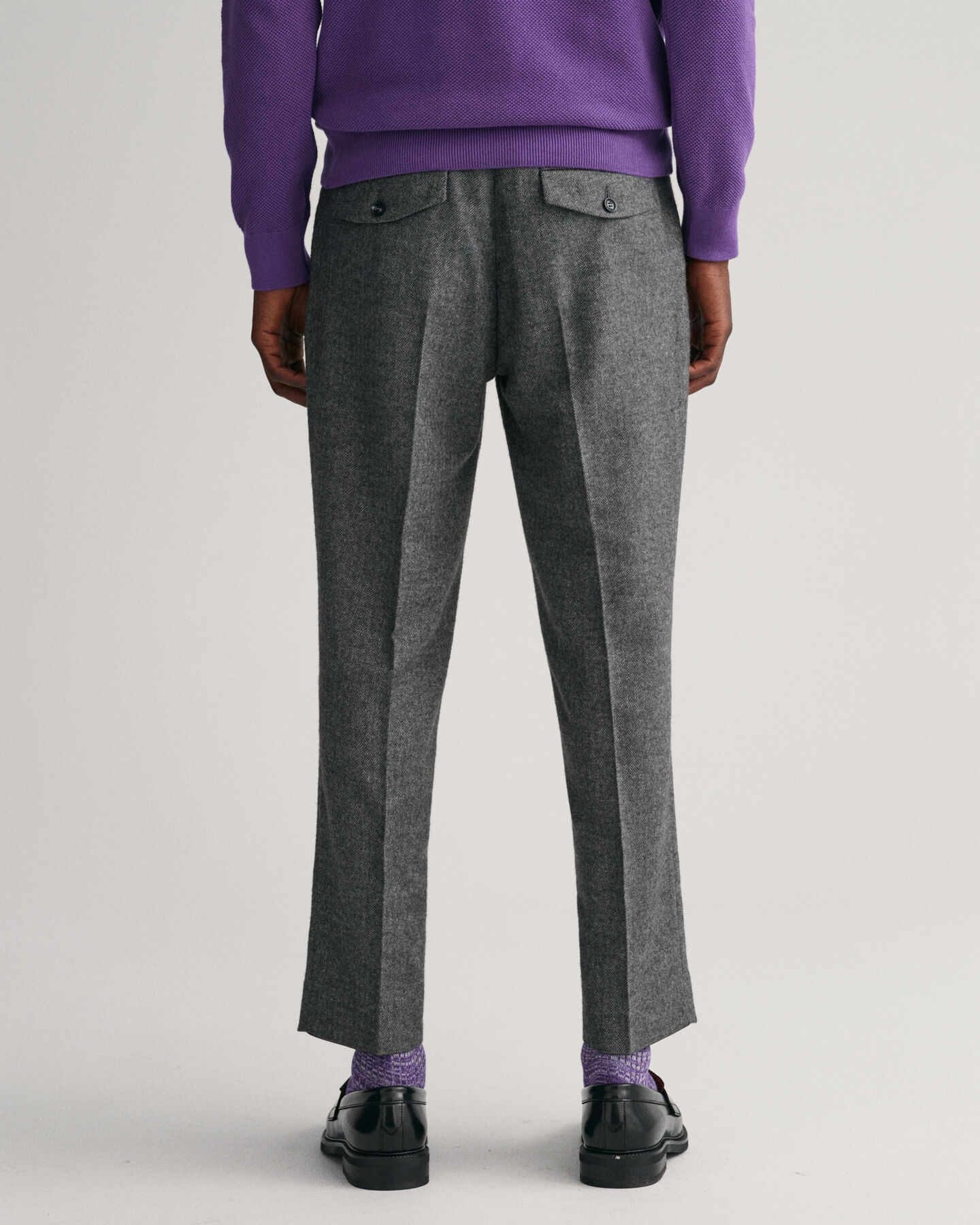 Schmal zulaufende Hose mit Fischgrätmuster