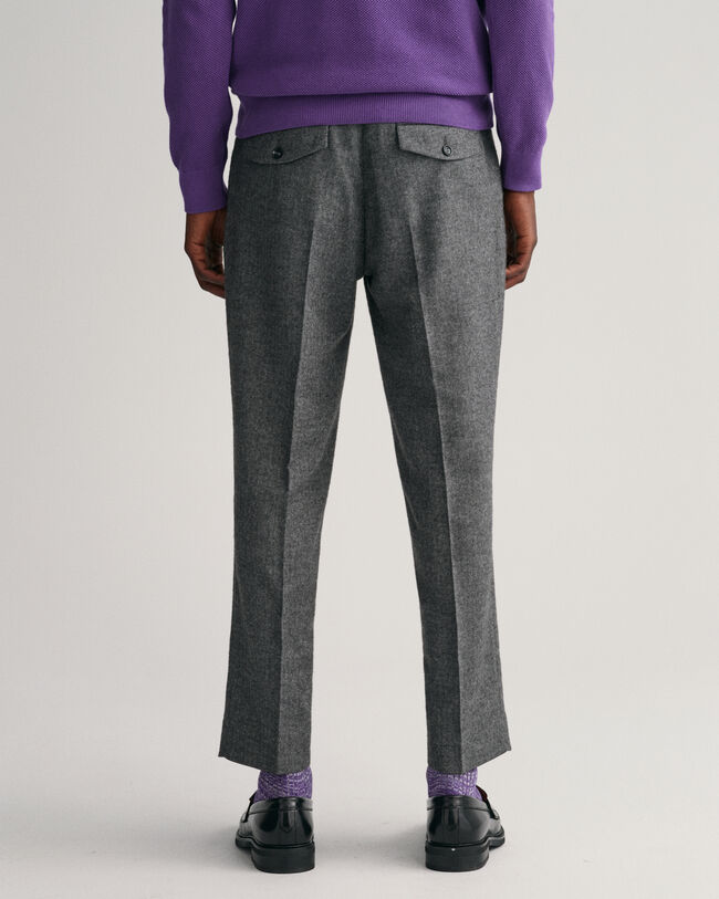 Schmal zulaufende Hose mit Fischgrätmuster