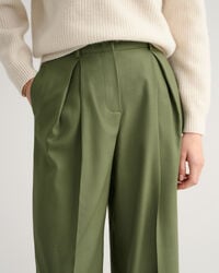 Hose mit Bundfalten und weitem Bein