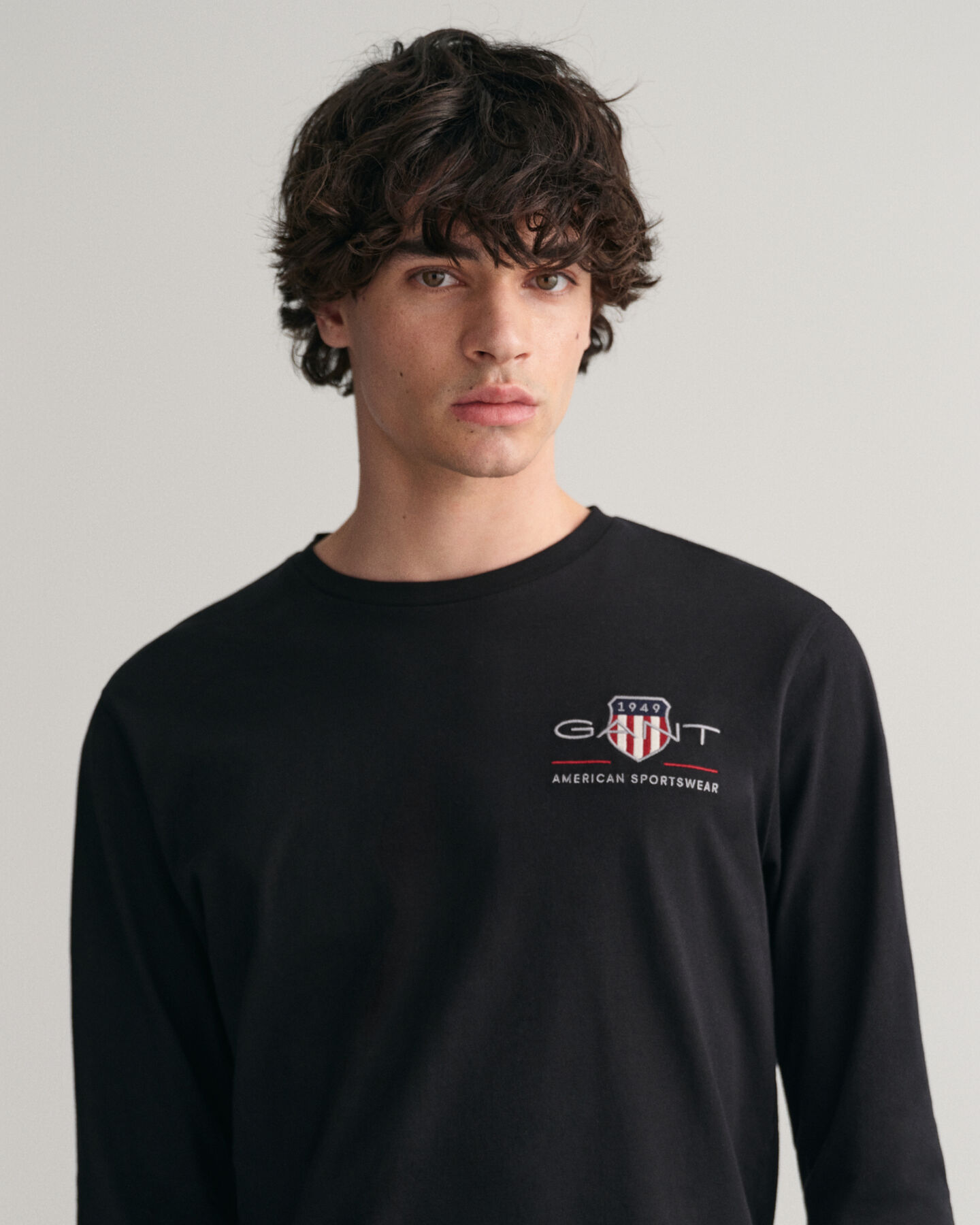 Medium Archive Shield Langarm-T-Shirt