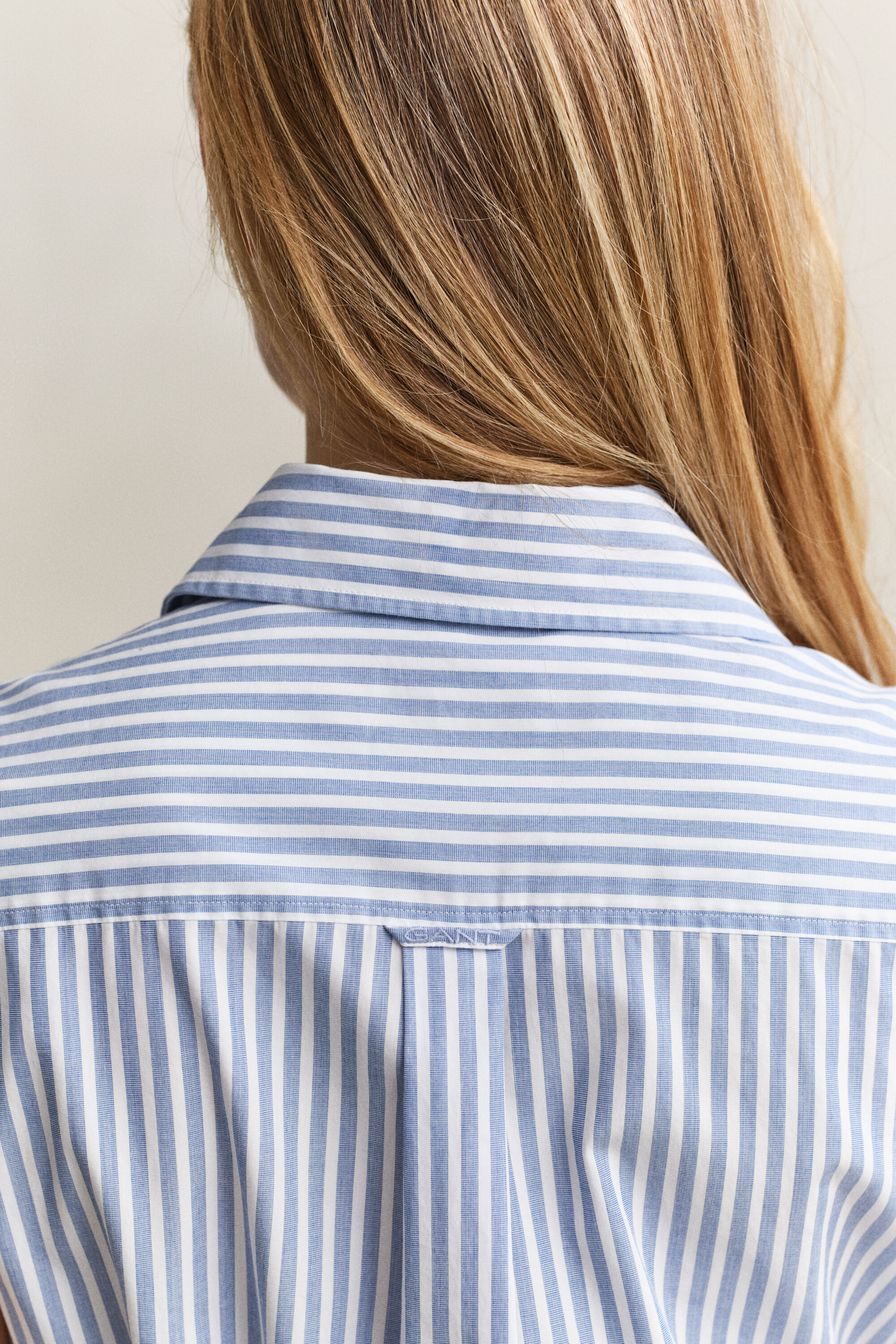 Gestreiftes ärmelloses Kleid aus Baumwolle