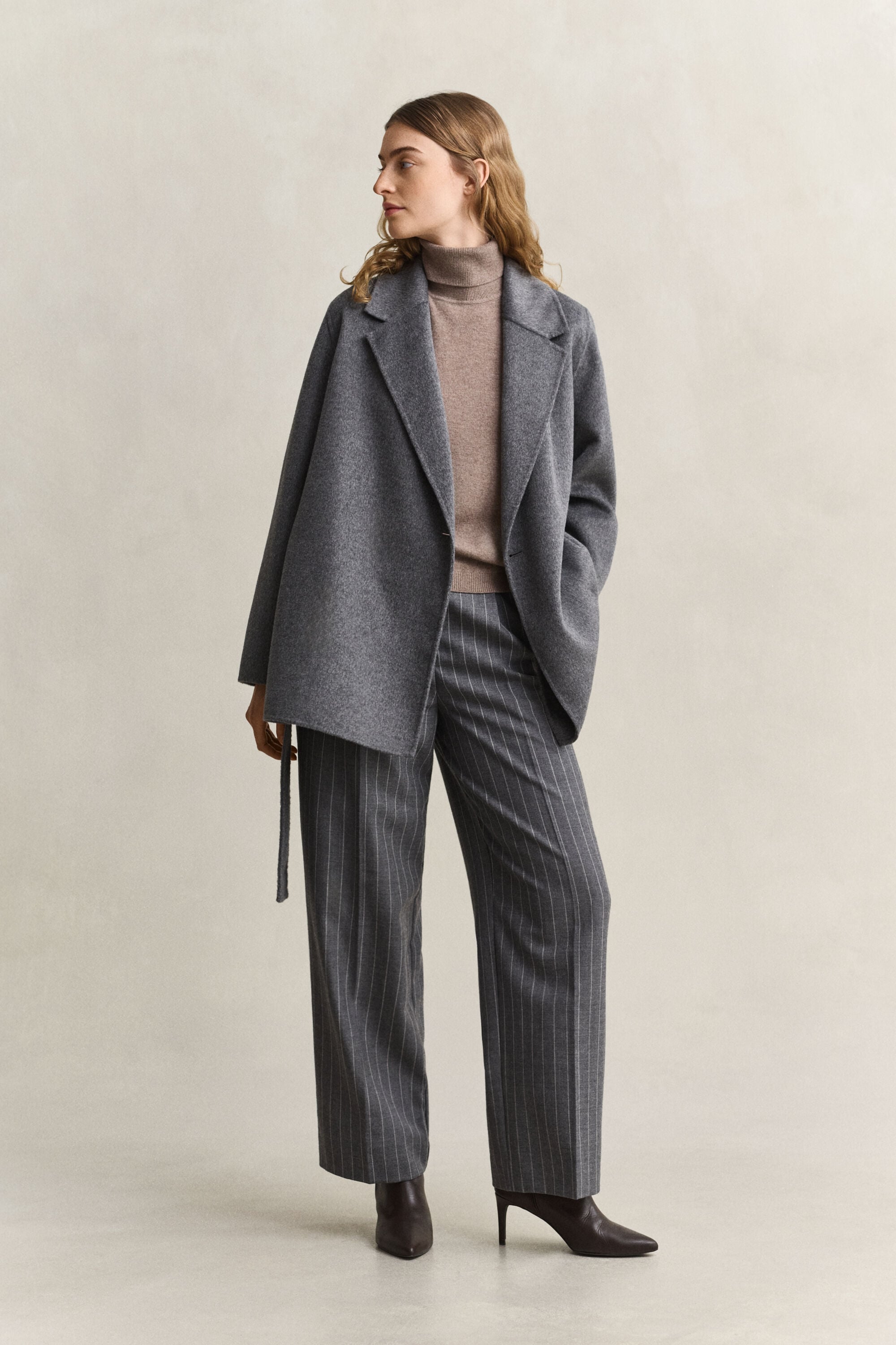 Handgenähte Jacke mit Gürtel