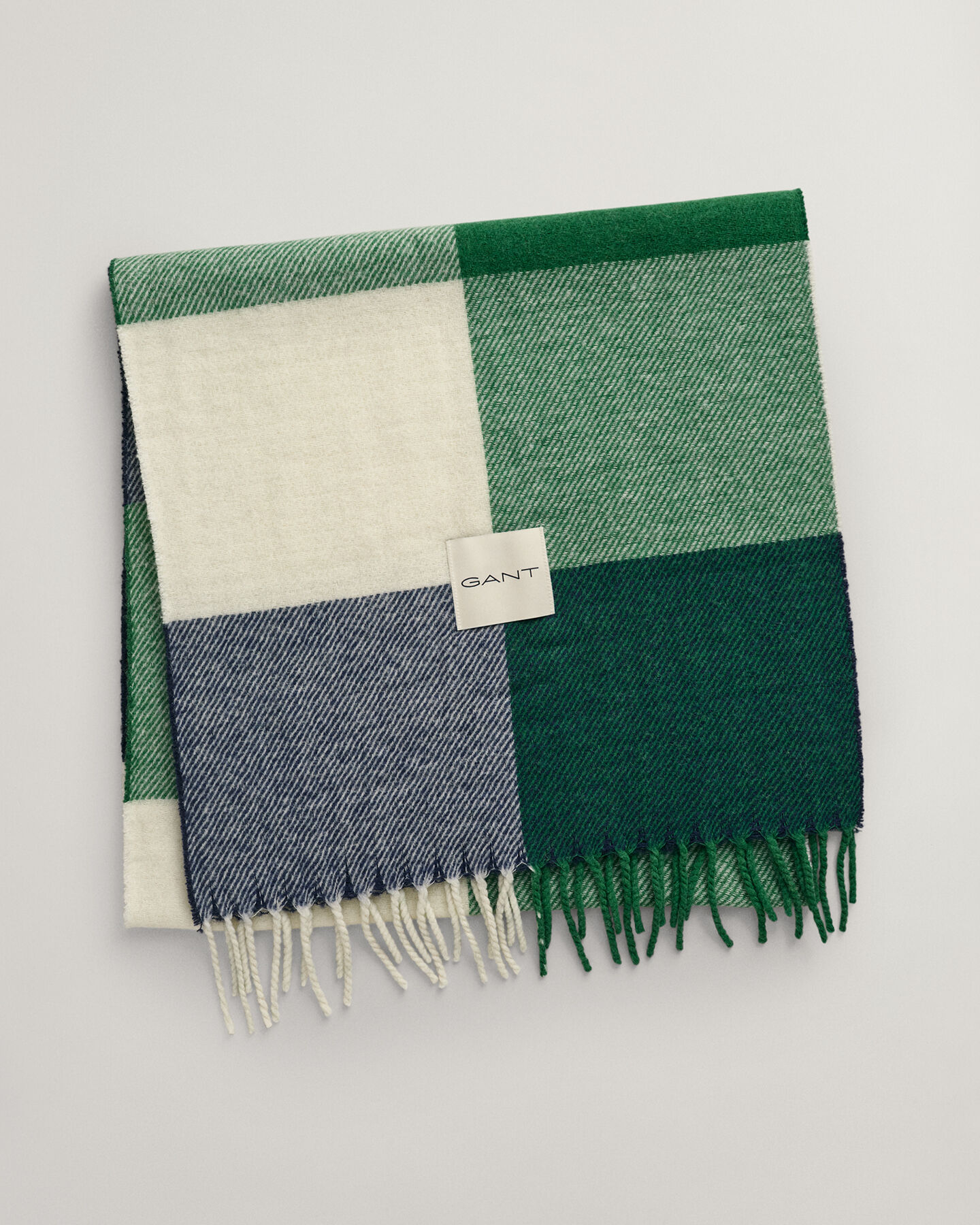 Webschal mit Karomuster