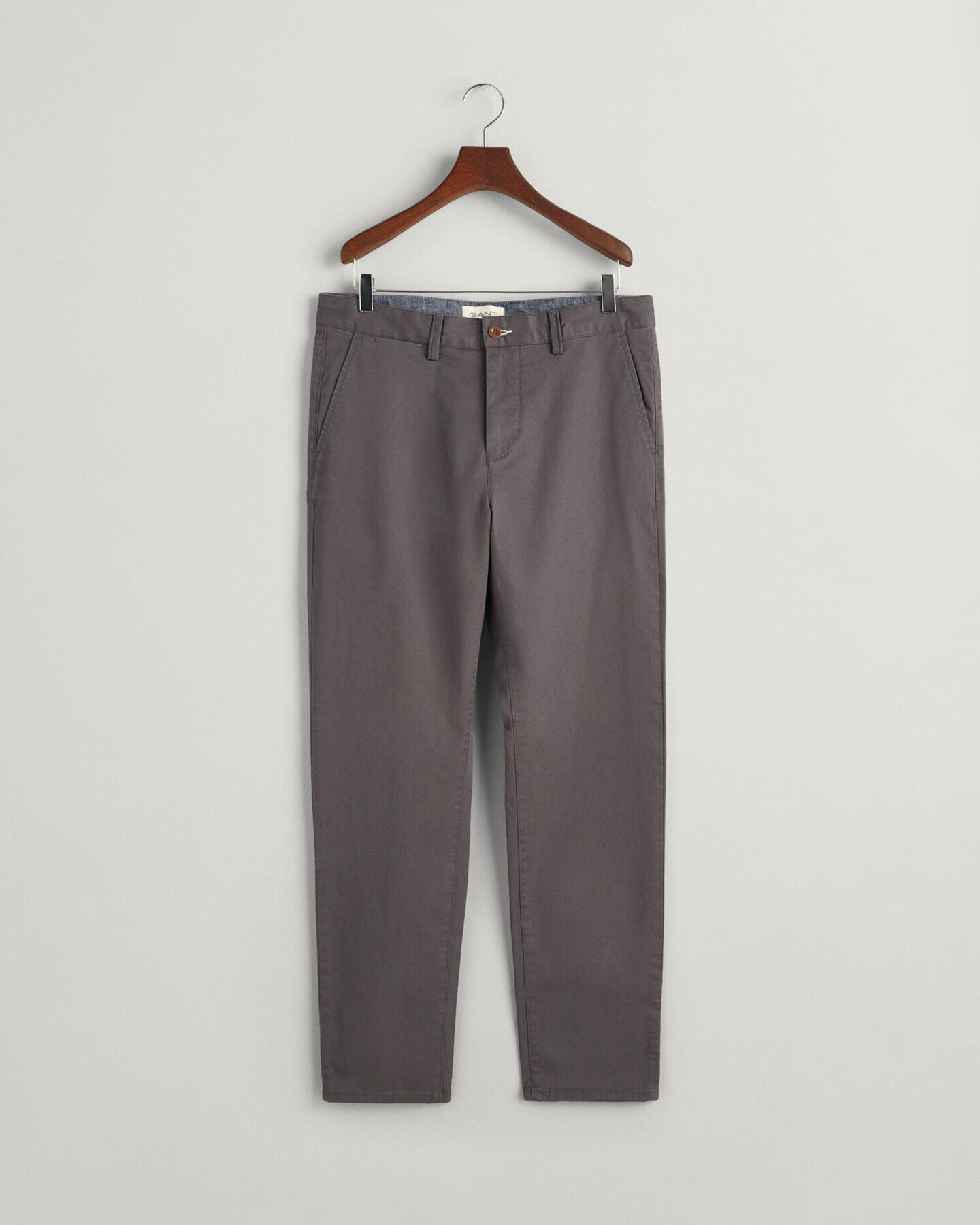 Schmal zulaufende Twill Chinohose