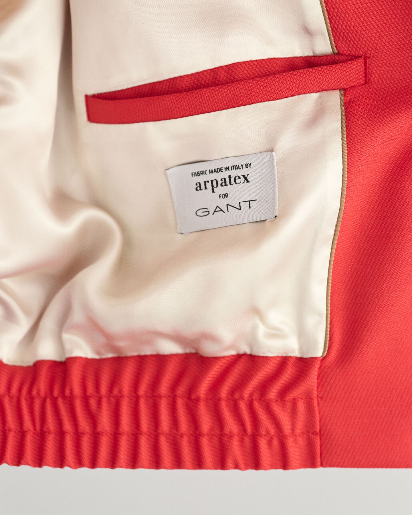 Verkürzte Varsity Jacke