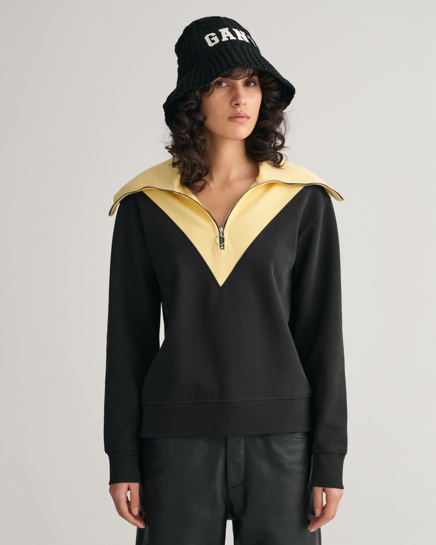 Sweatshirt mit halblangem Rei&szlig;verschluss im Blockfarbendesign