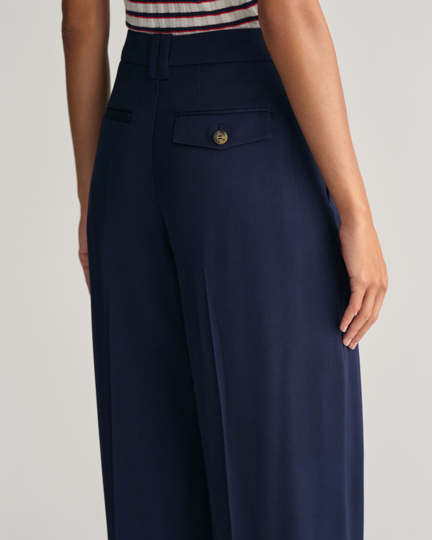 Loose Fit Chinohose mit niedriger Bundhöhe und weitem Bein