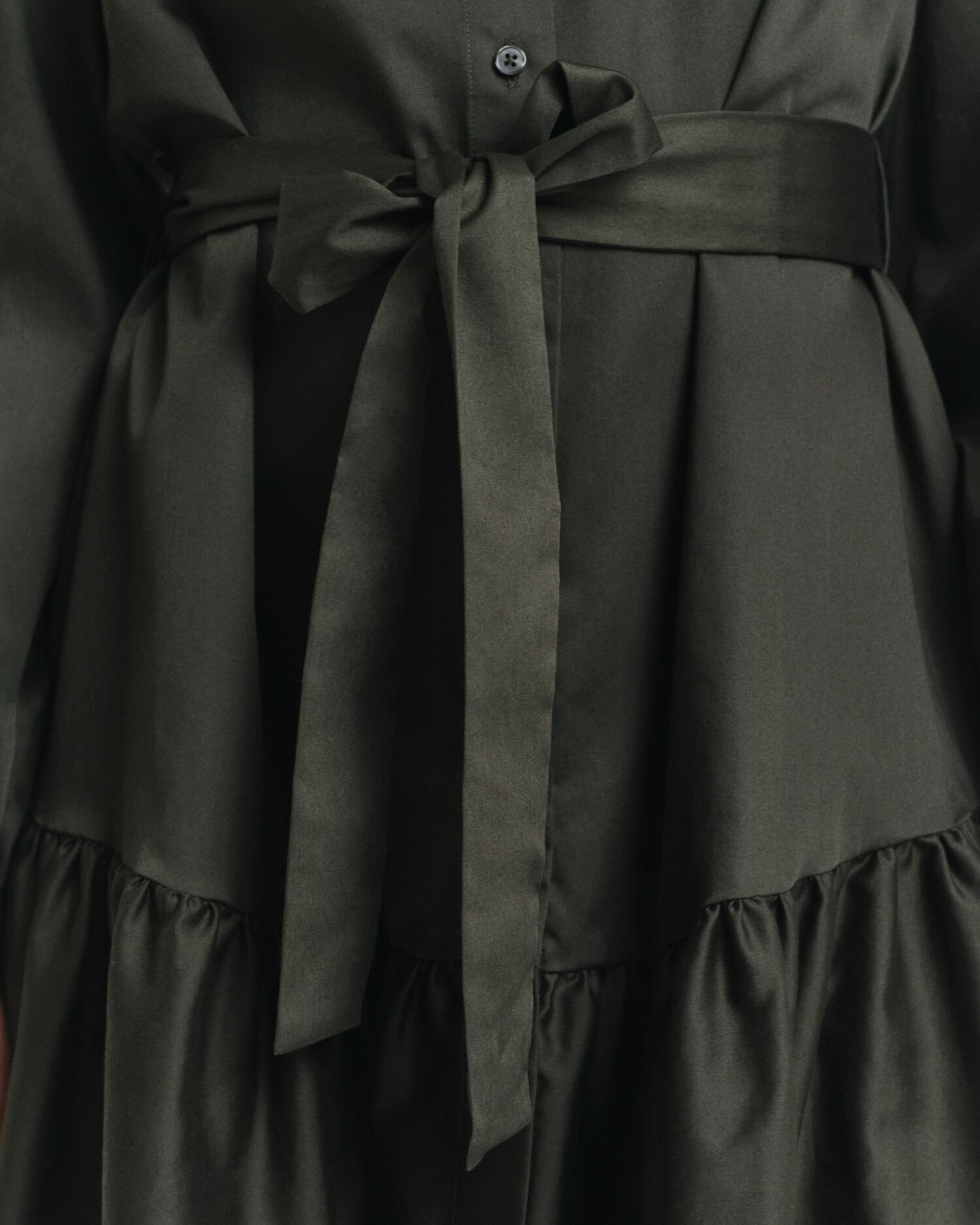 Langärmeliges Kleid aus Baumwollsatin