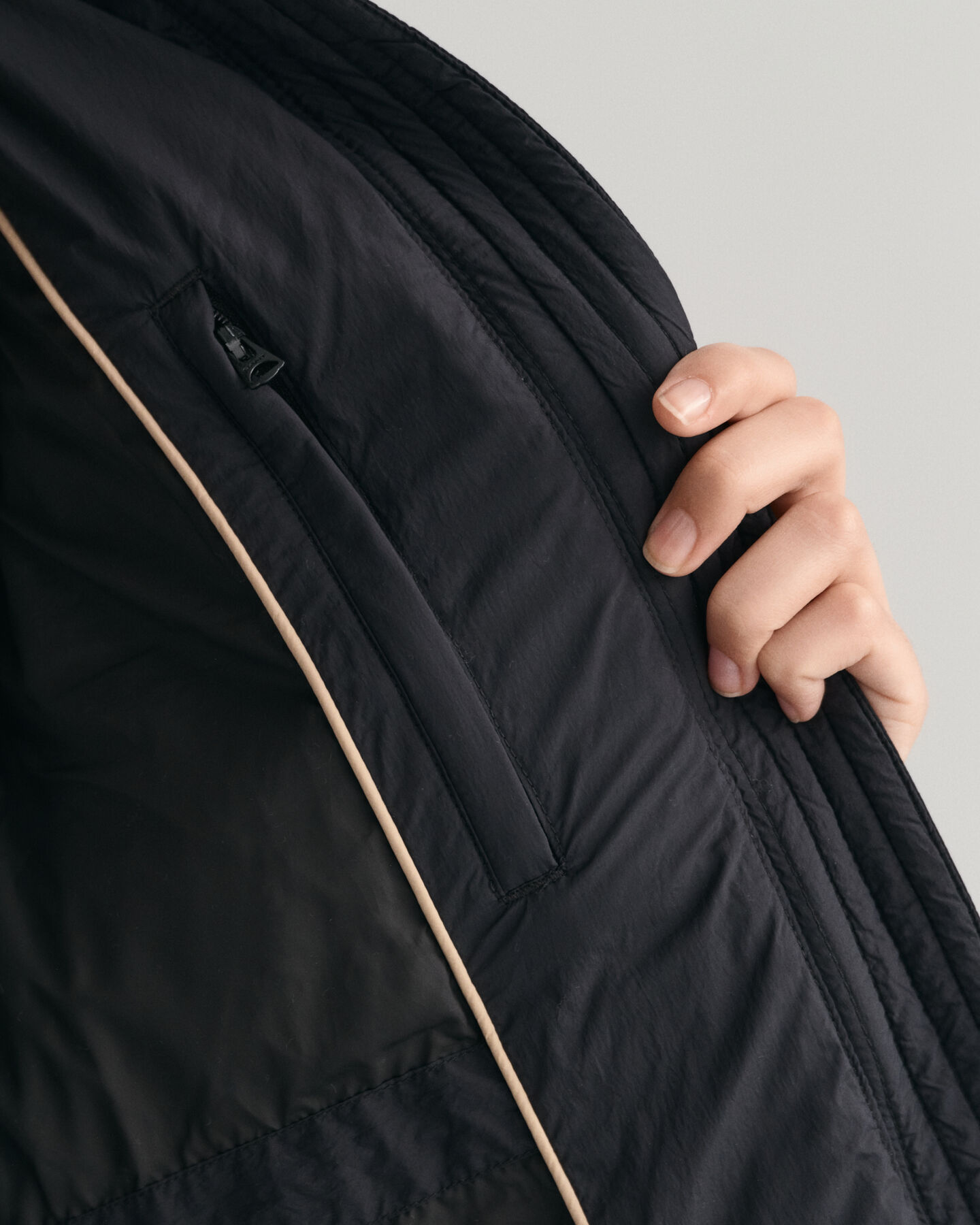 Mittellange Daunenweste