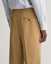 Bundfaltenhose mit weitem Bein