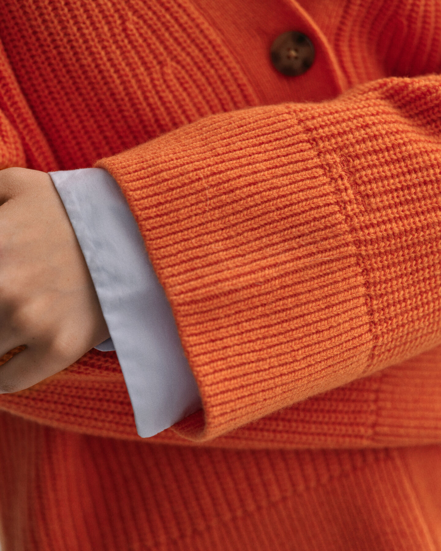 Gerippte Strickjacke aus Wolle