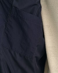 Leichte Kapuzenjacke